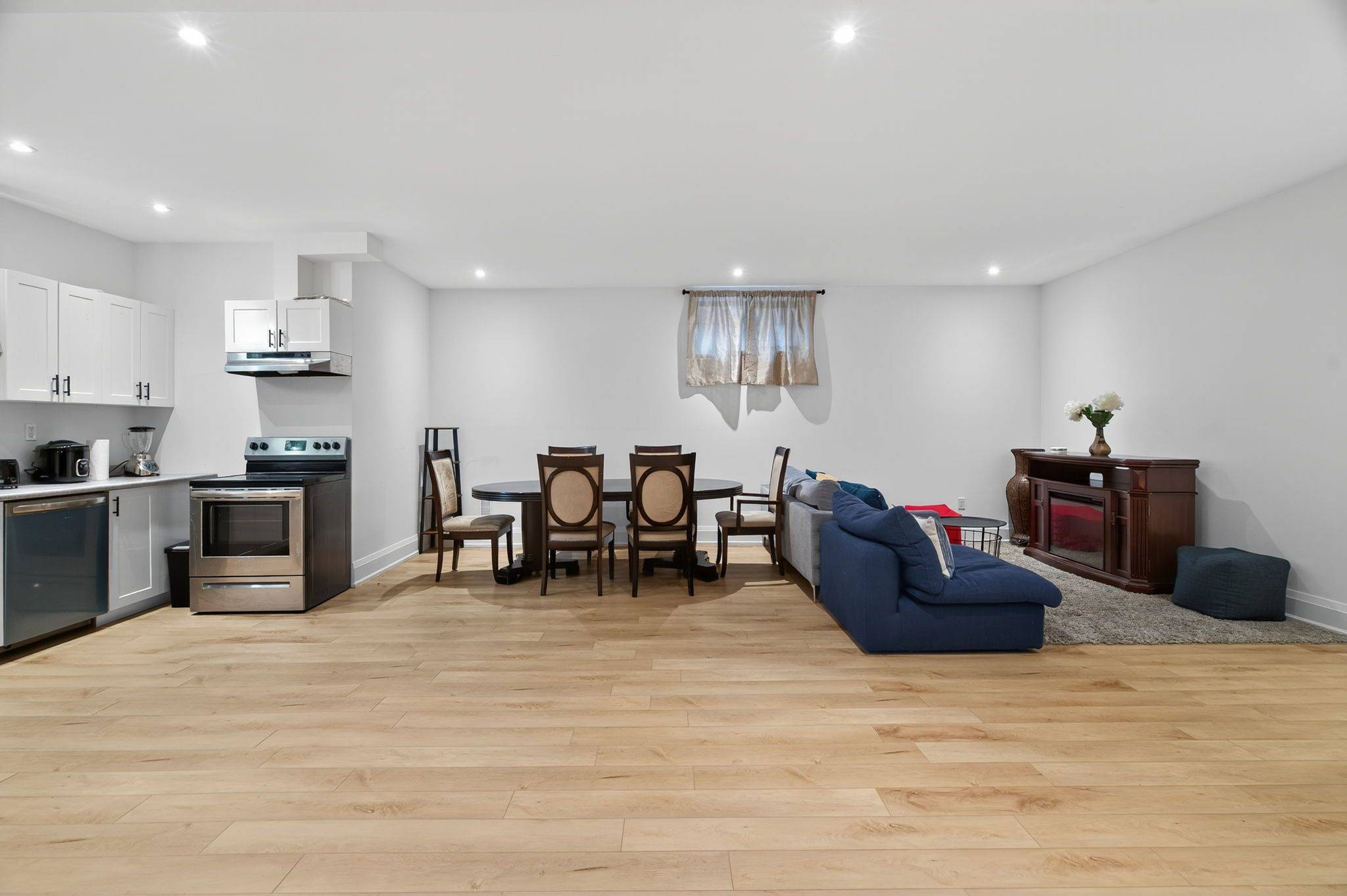 Toronto C04, ON M6B 2L3,645 Coldstream AVE #BSMT