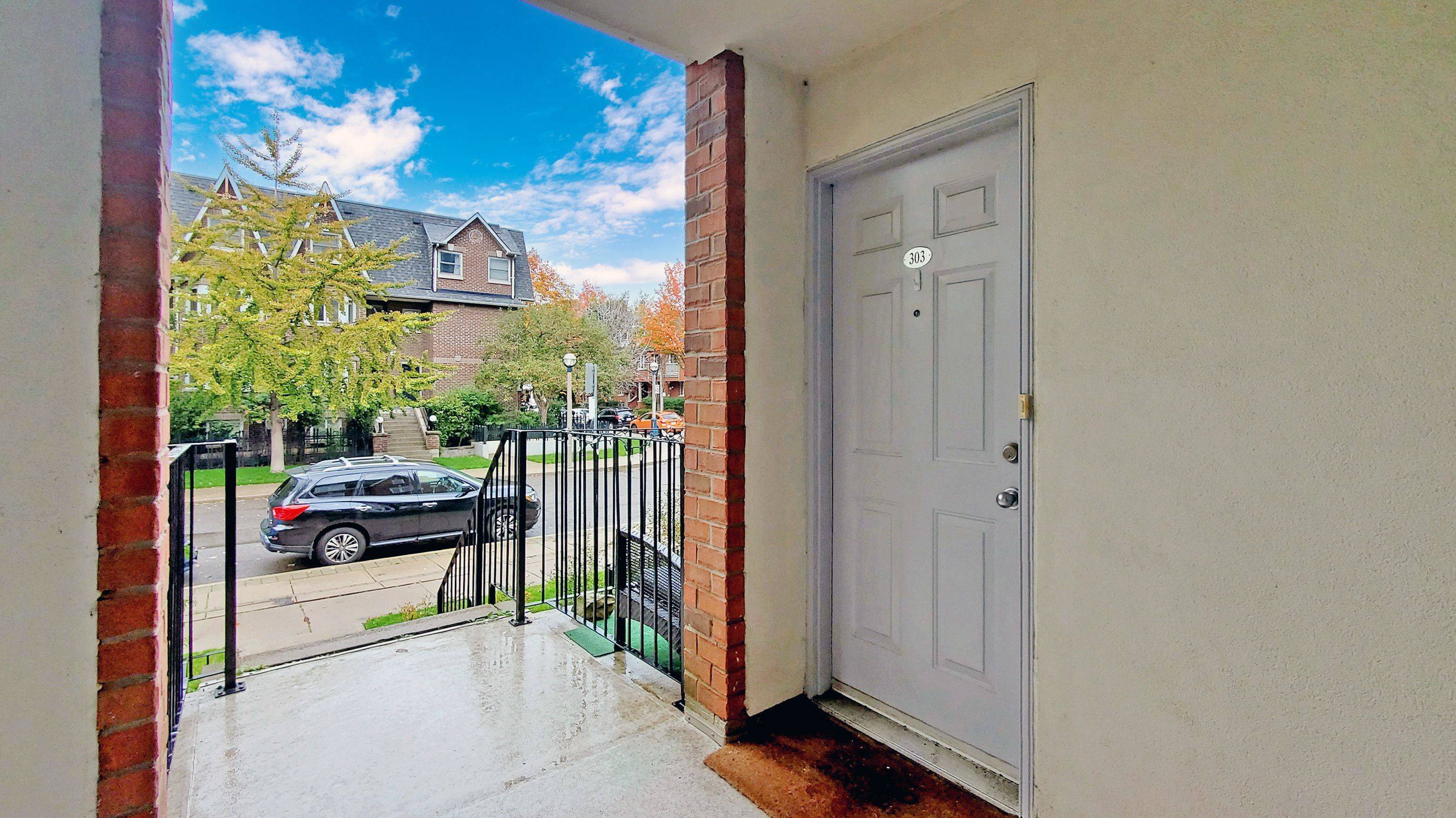 Toronto C01, ON M6J 3W9,3 Shank ST #303