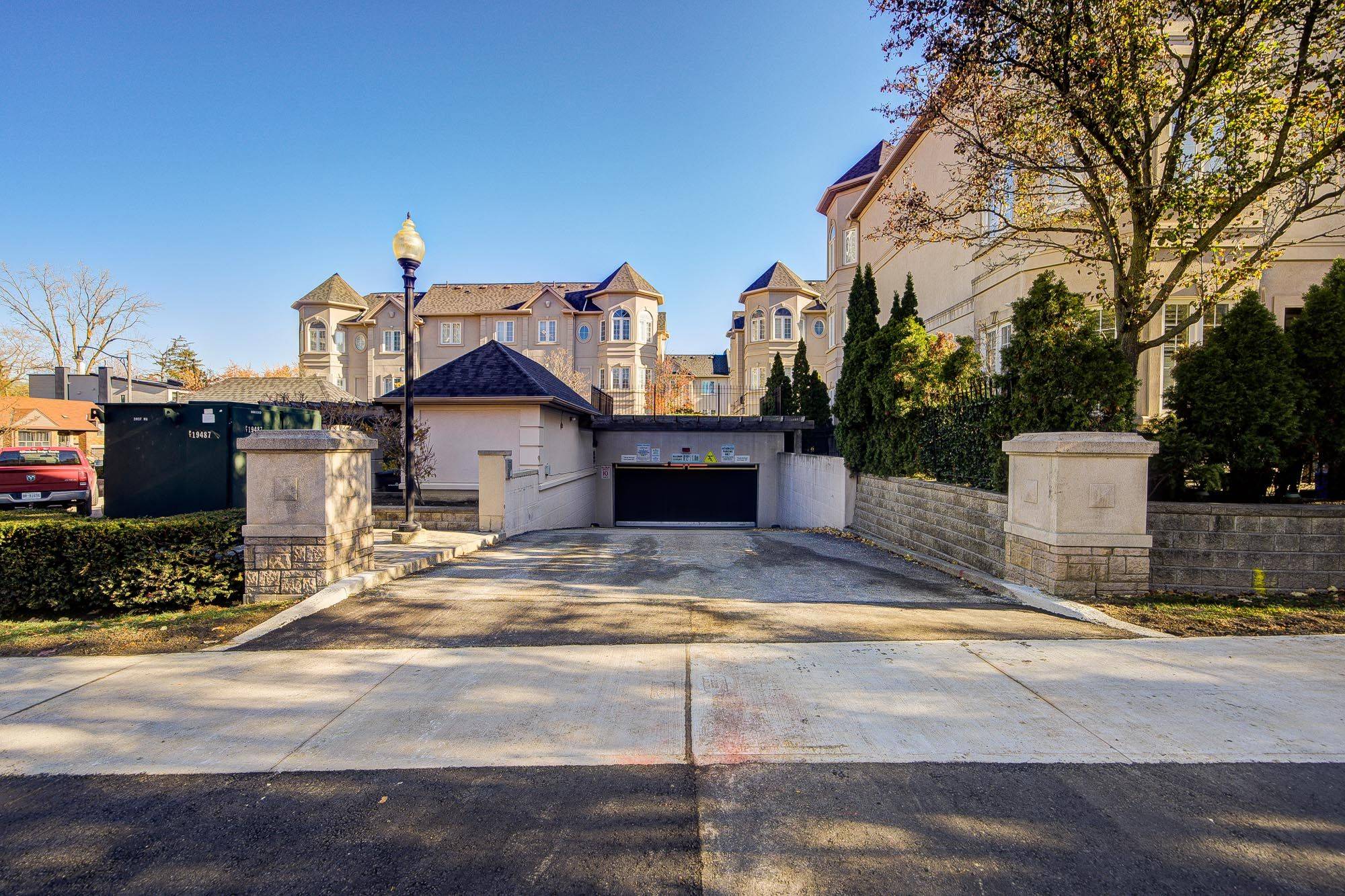 Toronto C14, ON M2N 7B9,11 Everson DR #318