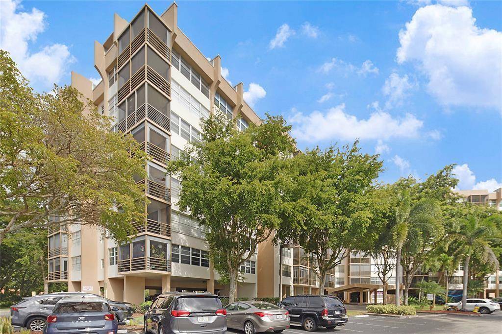 Pembroke Pines, FL 33026,1400 Saint Charles Pl #616