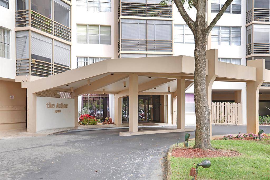 Pembroke Pines, FL 33026,1400 Saint Charles Pl #616