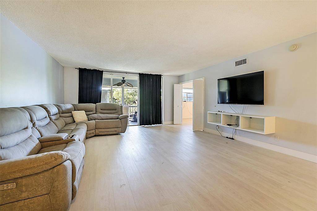 Coral Springs, FL 33065,2850 Forest Hills Blvd #316