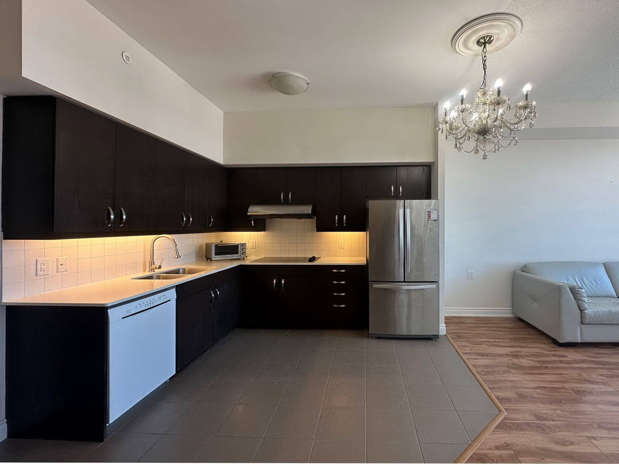 Markham, ON L3R 5K9,1 Sun Yat-Sen AVE #Apartment