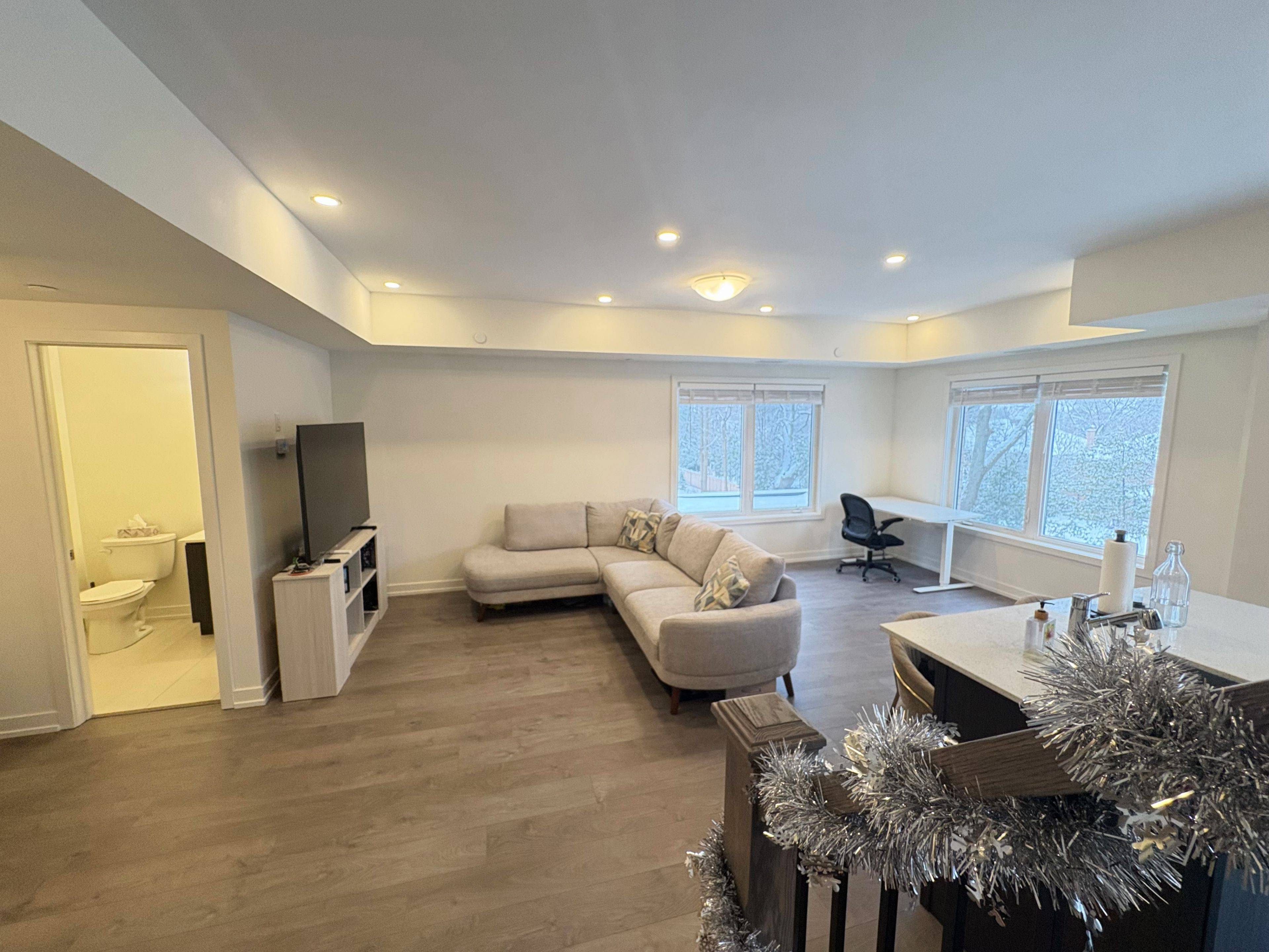 Richmond Hill, ON L4C 5W2,56 Elizabeth ST S #1406