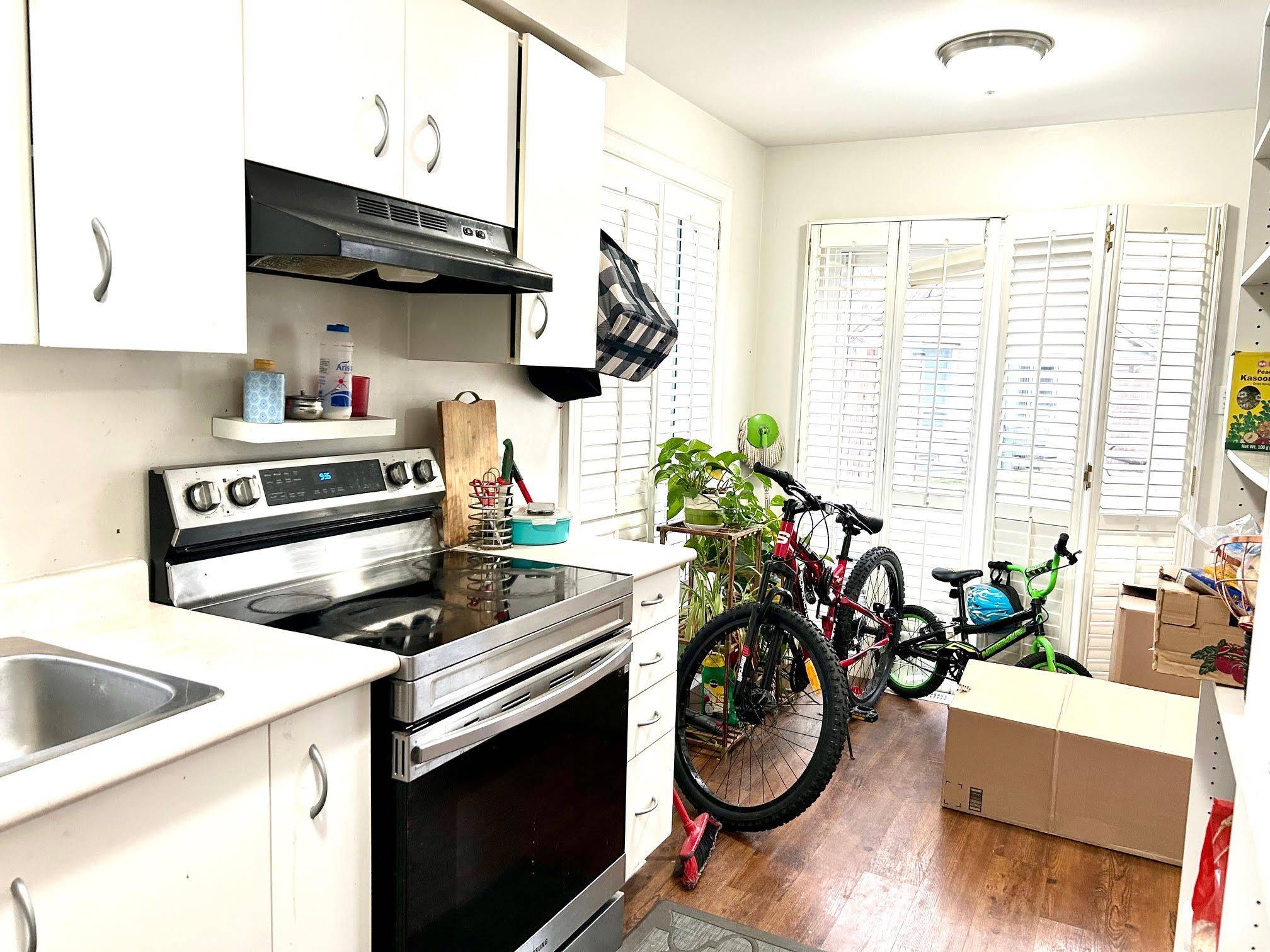 Mississauga, ON L5M 5Z9,5958 Greensboro DR #14