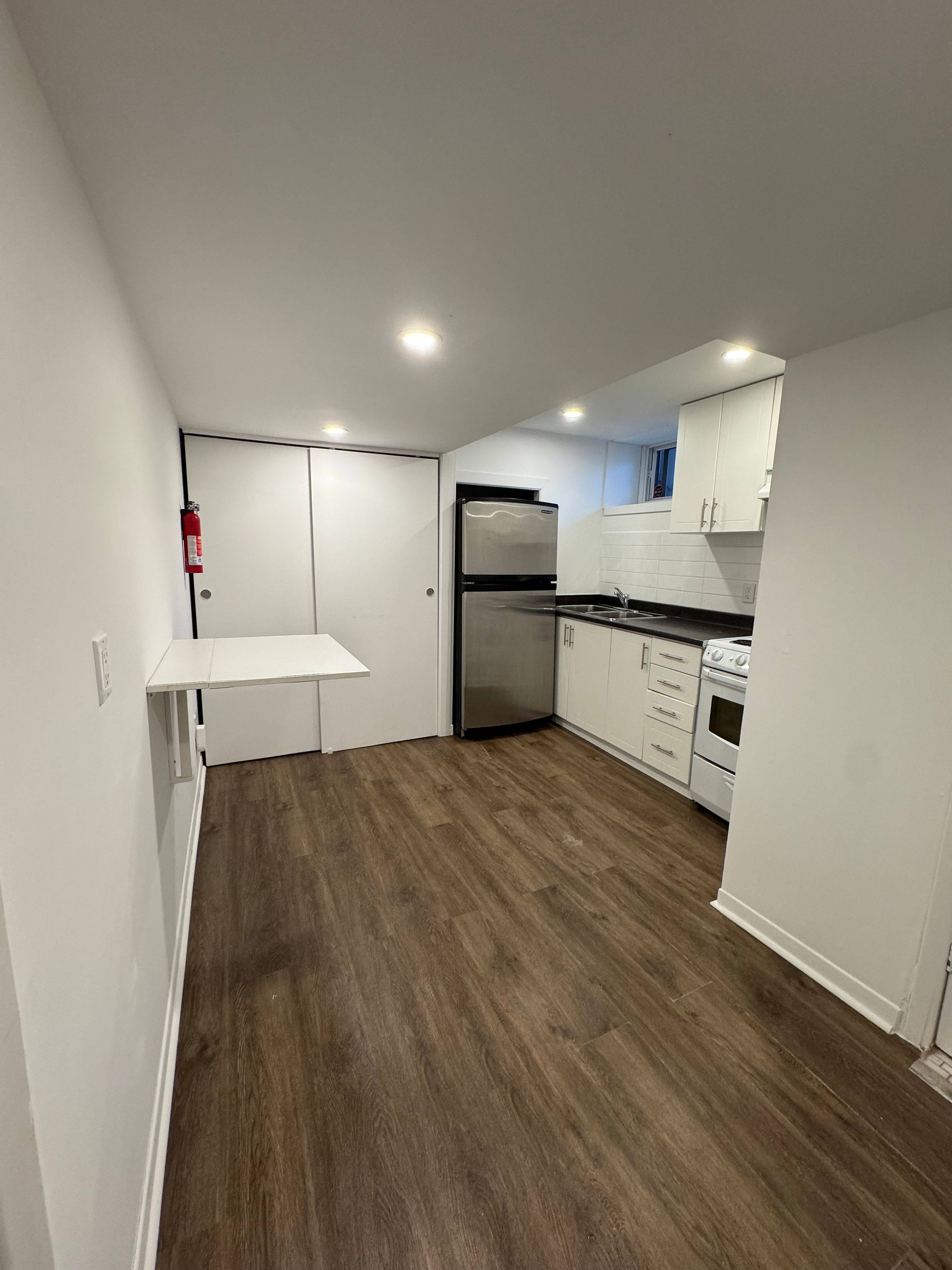 Toronto W03, ON M6M 1K8,5 Woodenhill CT #BSMNT