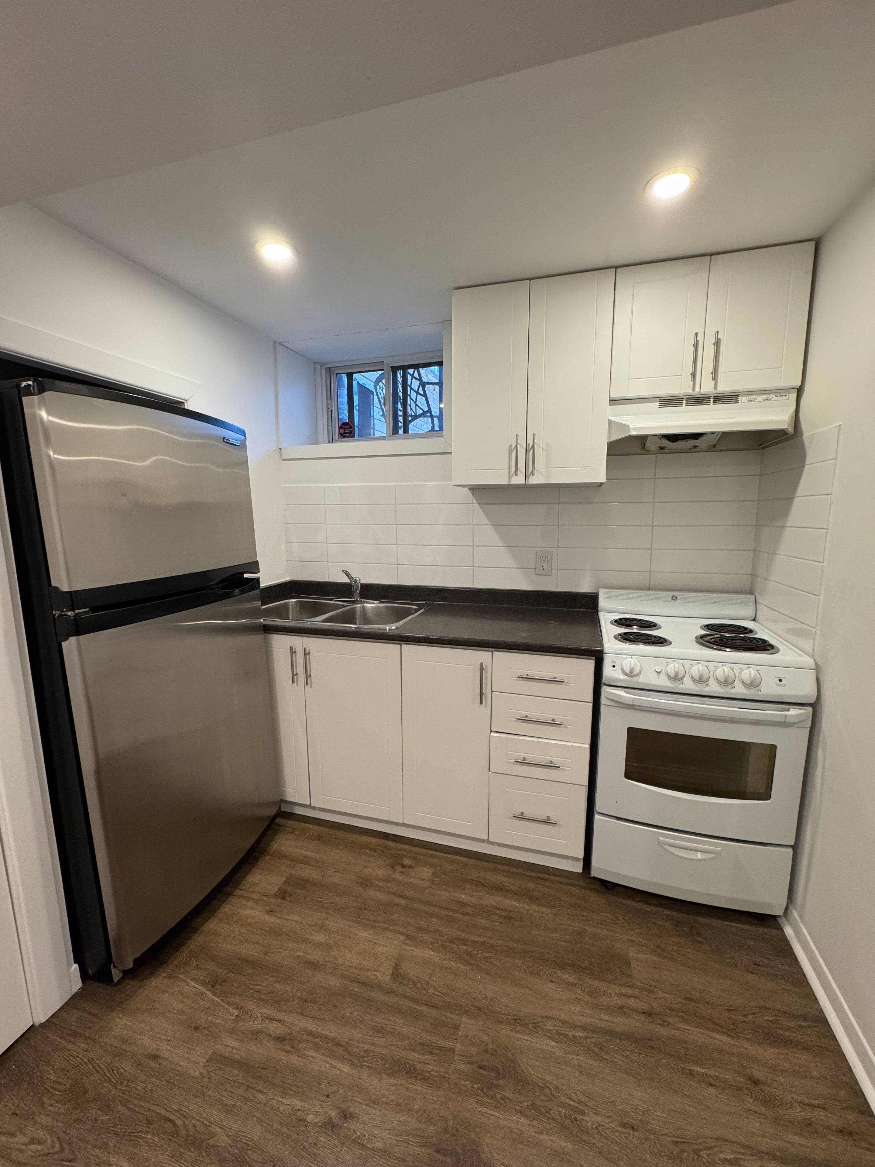 Toronto W03, ON M6M 1K8,5 Woodenhill CT #BSMNT