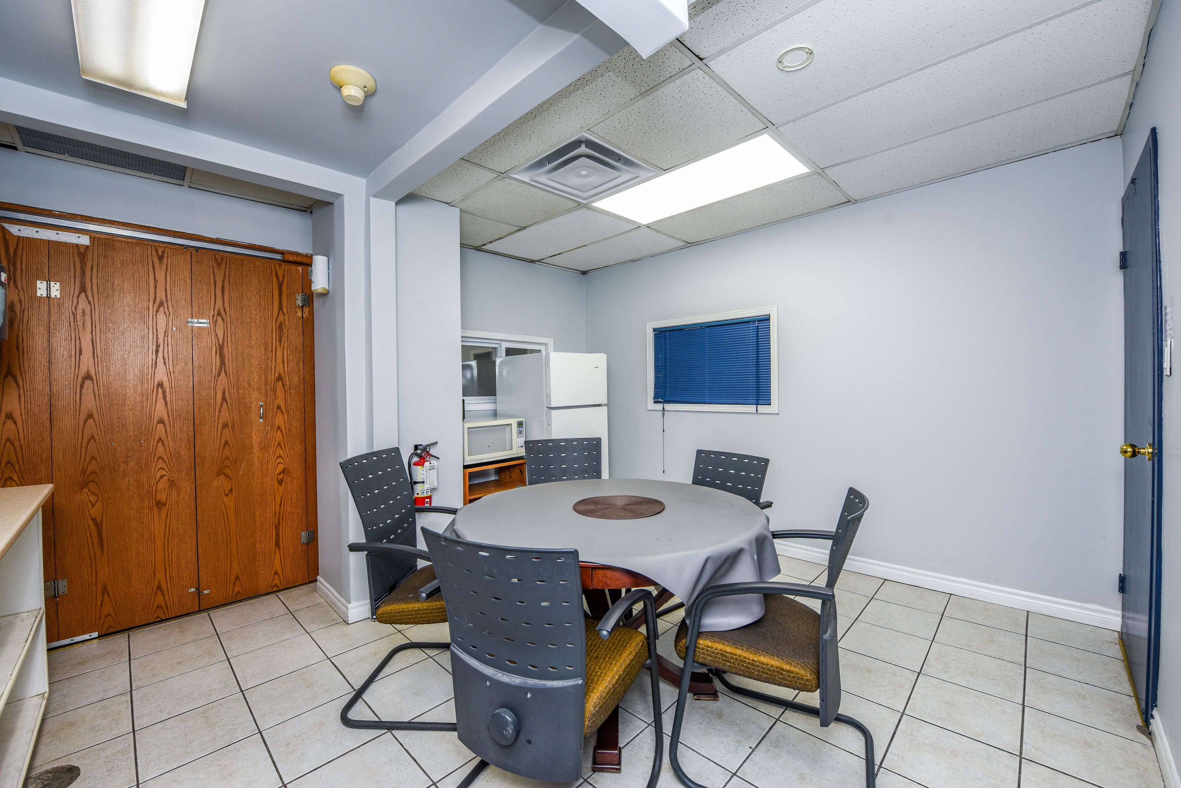 Brampton, ON L6T 1A2,1300 Steeles AVE E #209