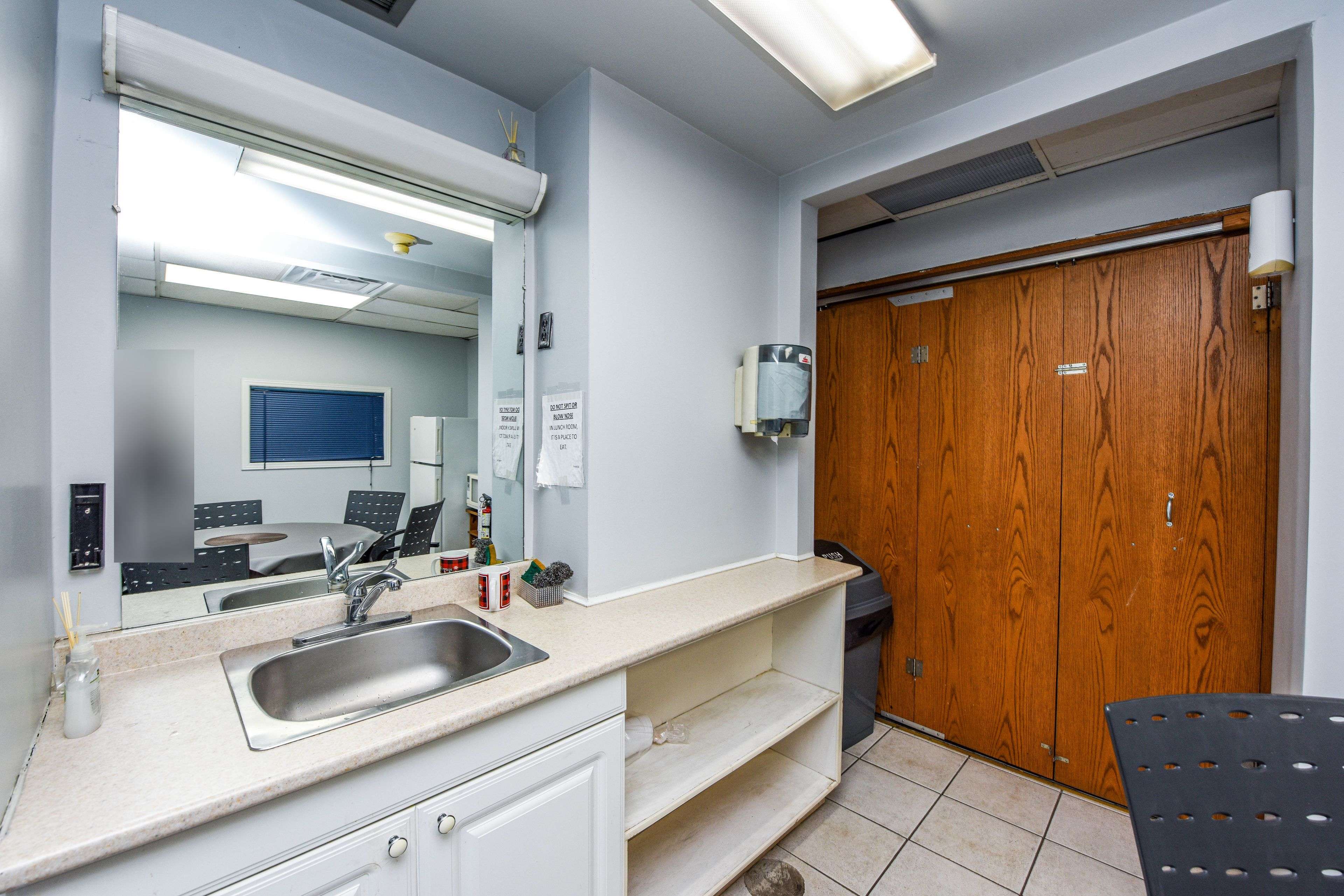 Brampton, ON L6T 1A2,1300 Steeles AVE E #209