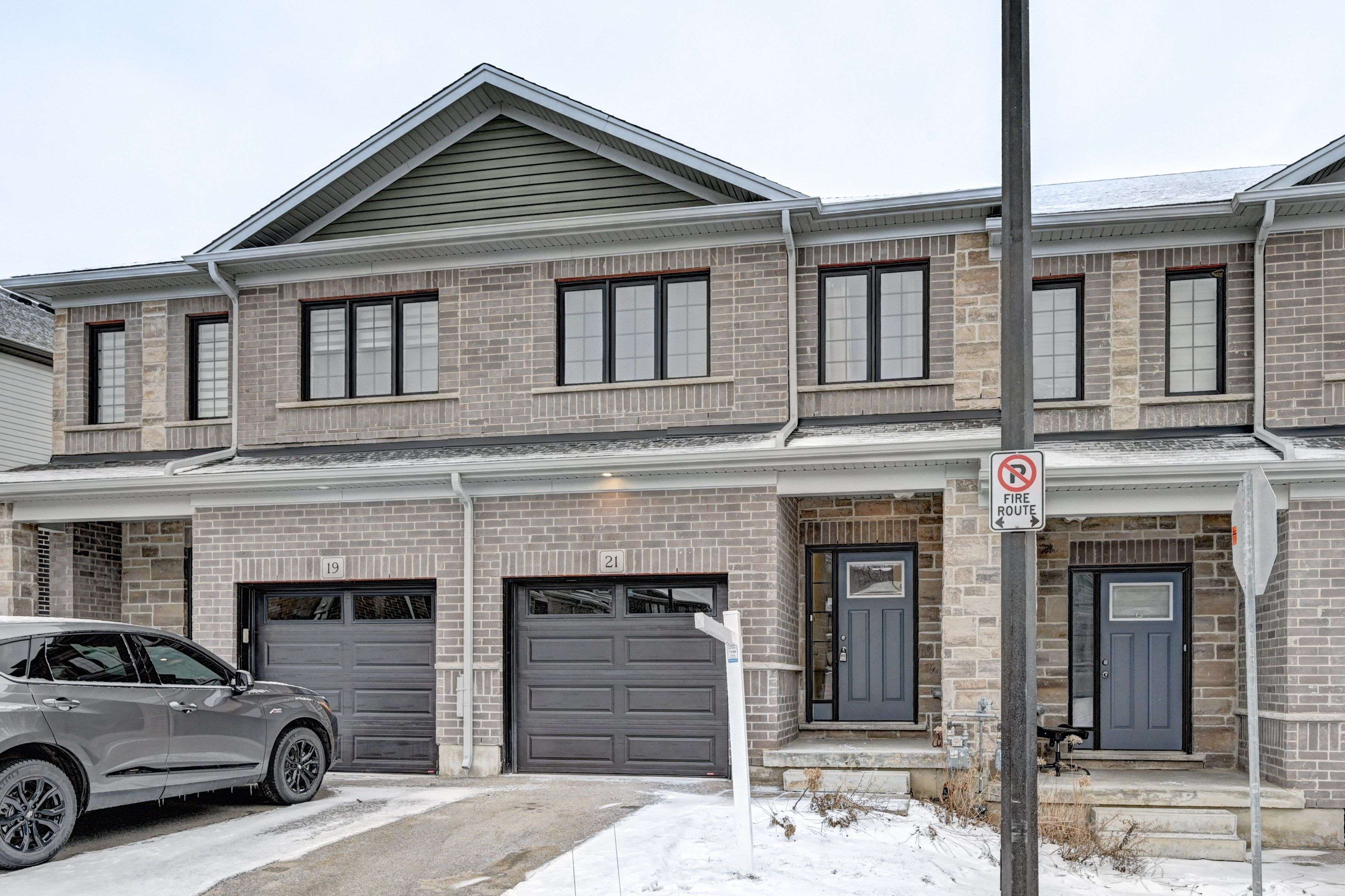 Kitchener, ON N2R 0P8,21 Woodedge CIR
