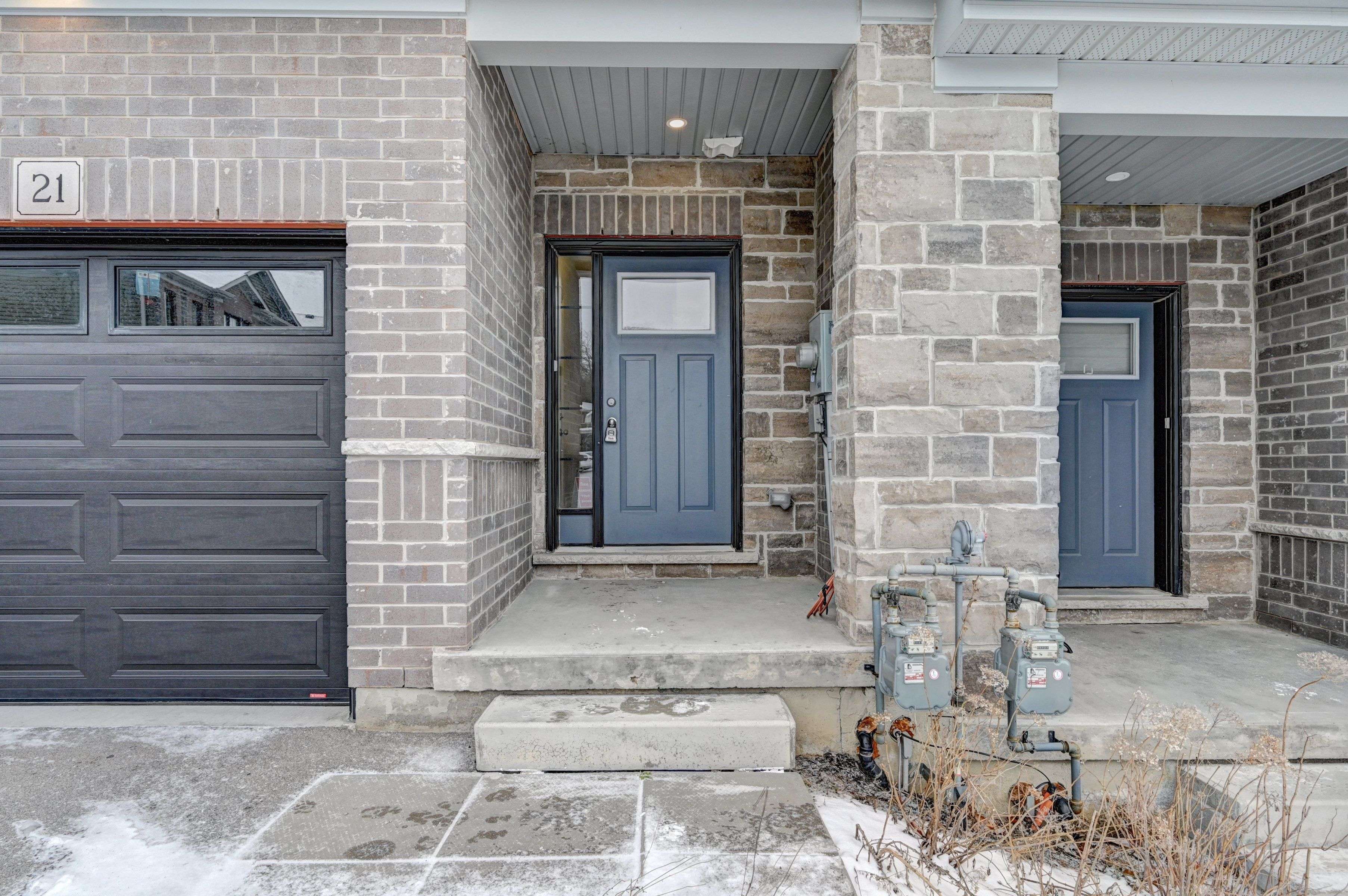 Kitchener, ON N2R 0P8,21 Woodedge CIR