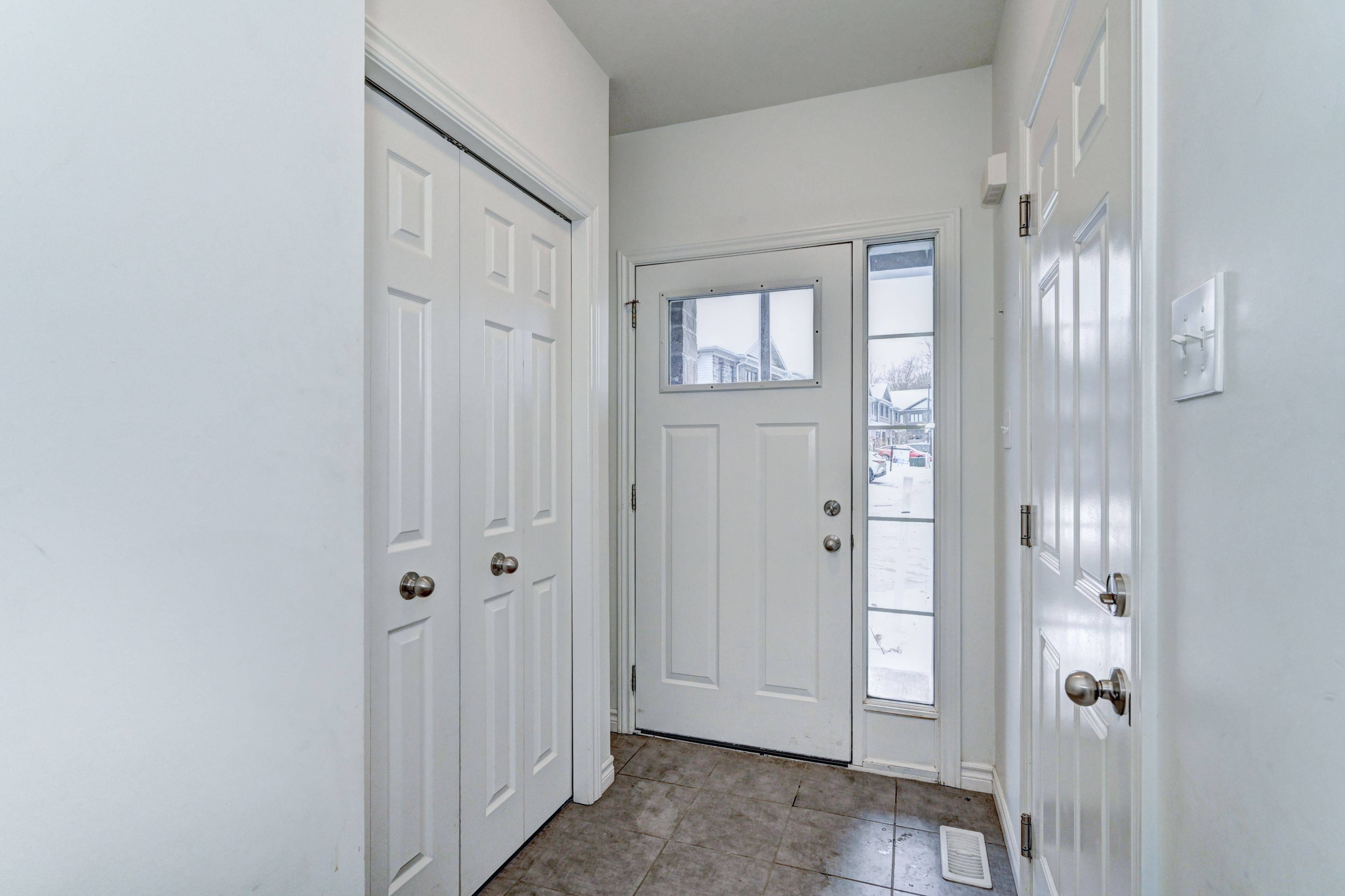 Kitchener, ON N2R 0P8,21 Woodedge CIR