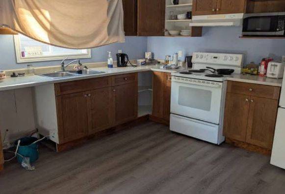 Strathroy-caradoc, ON N7G 4G6,212 Ewart ST S