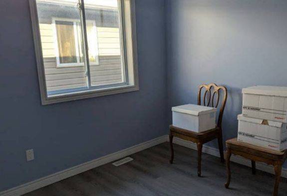 Strathroy-caradoc, ON N7G 4G6,212 Ewart ST S