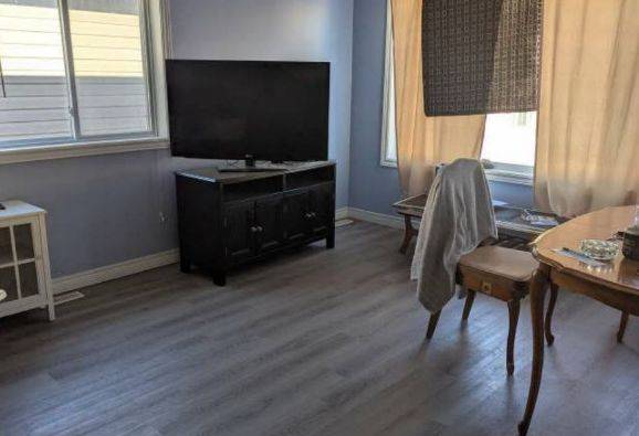 Strathroy-caradoc, ON N7G 4G6,212 Ewart ST S