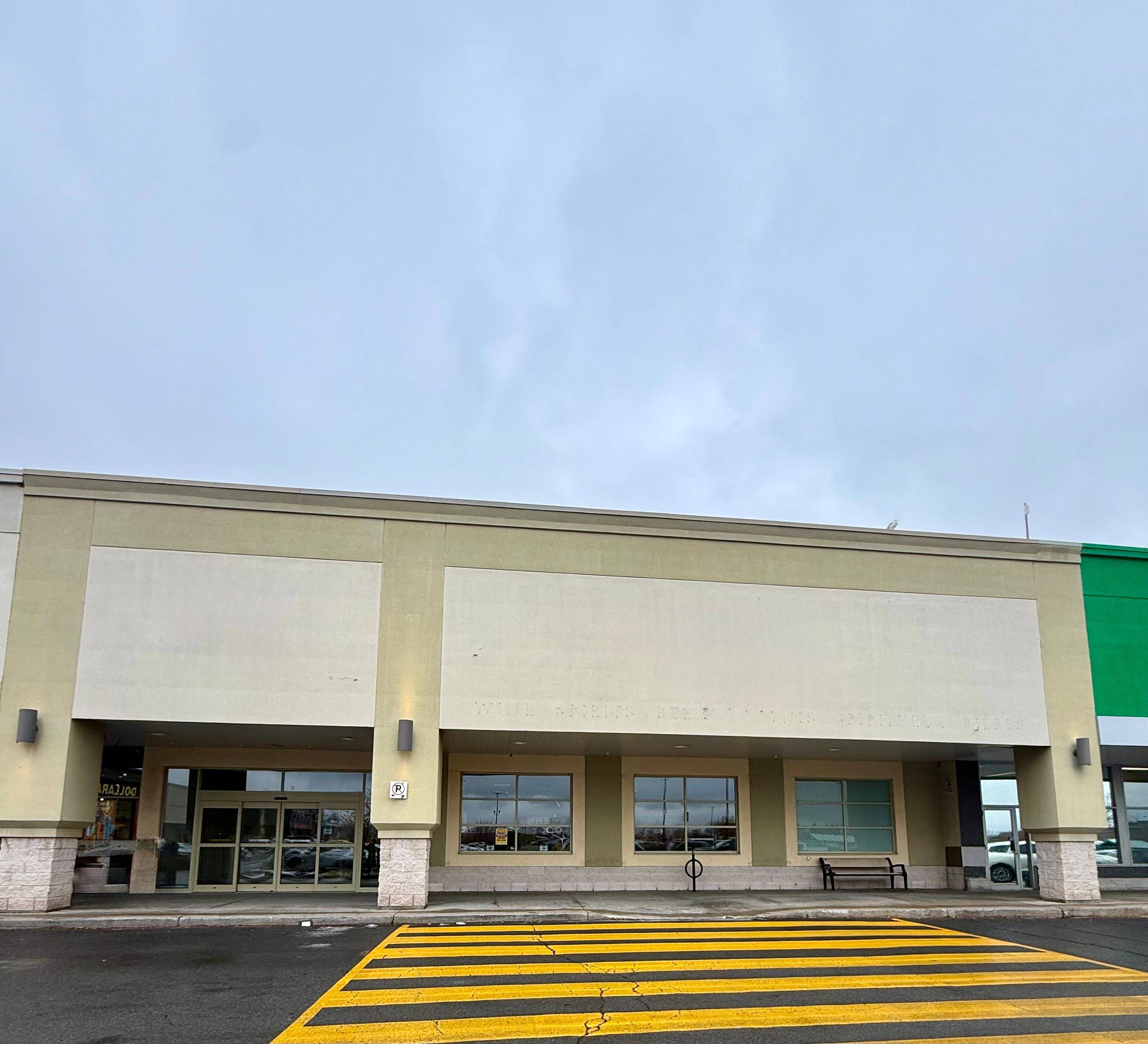 Cornwall, ON K6J 4P5,960 Brookdale AVE #111