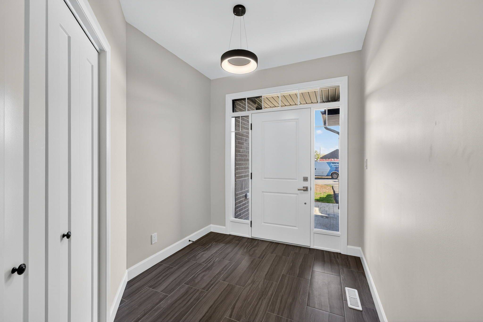 Belleville, ON K8N 0R7,6 Vaughn CT