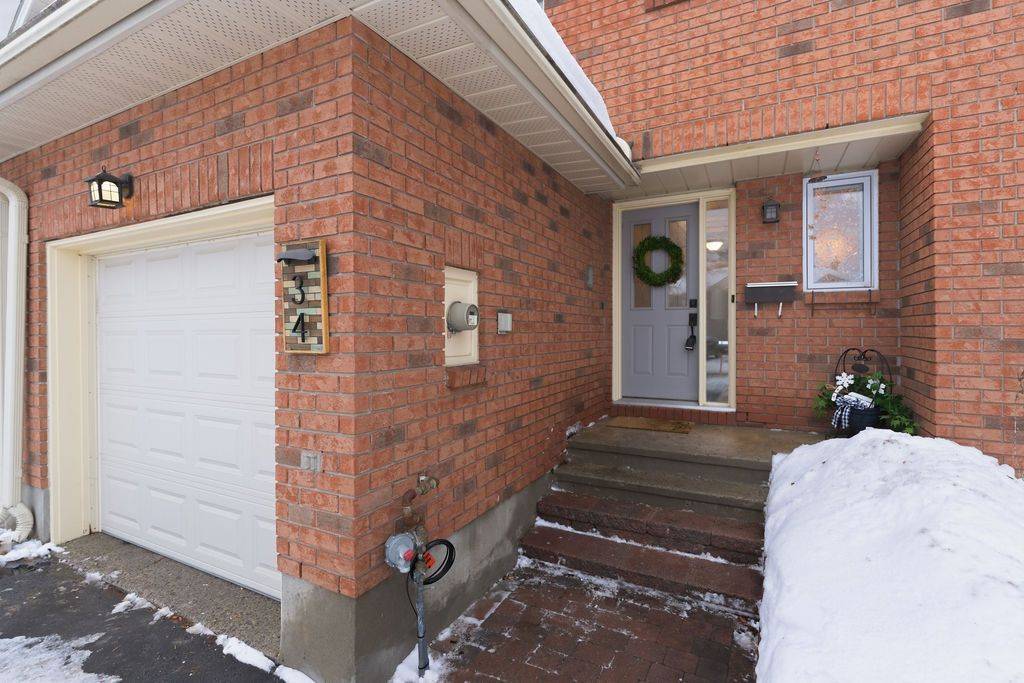 Kanata, ON K2M 2J1,34 Furlong CRES