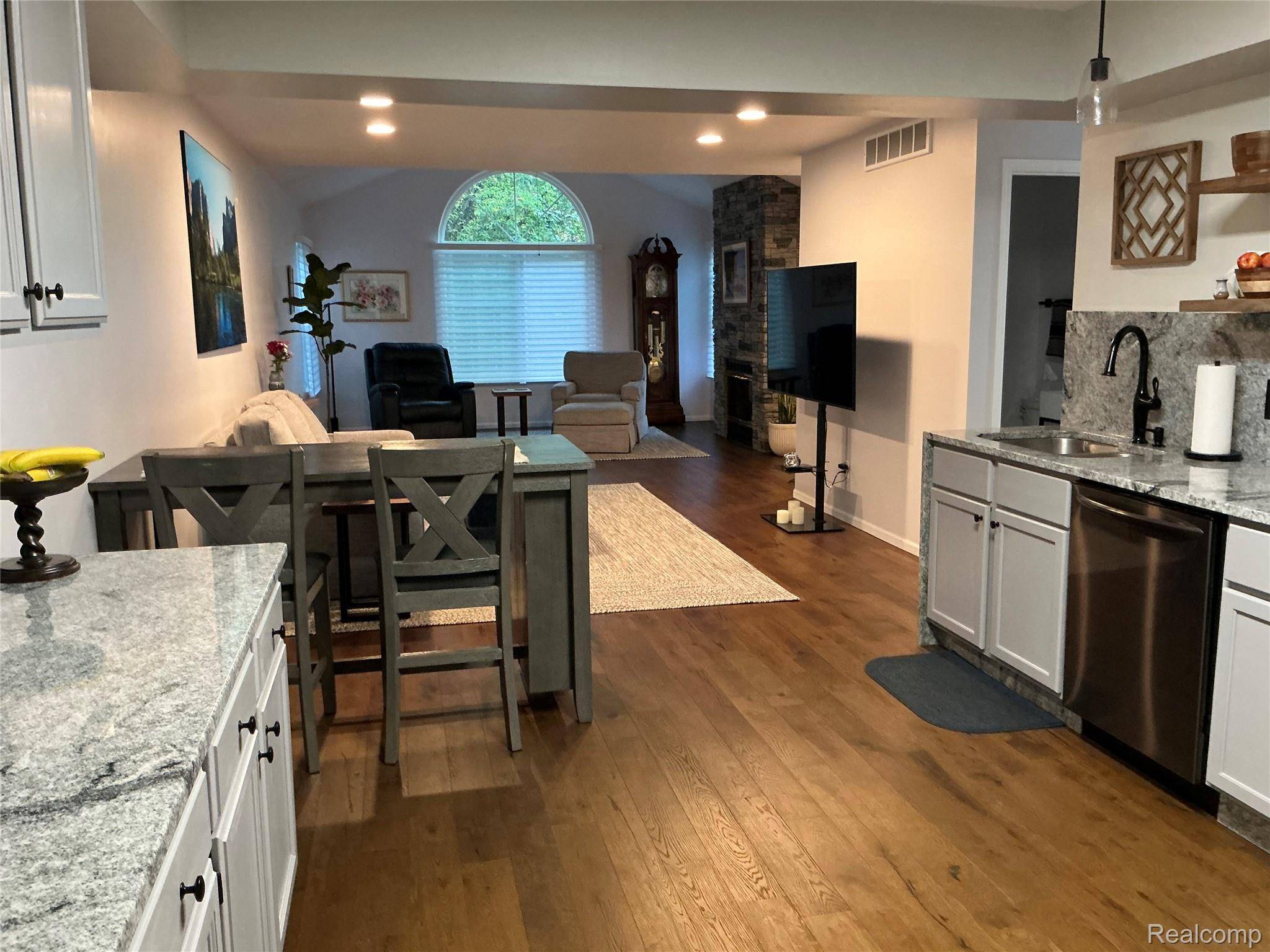 Grand Blanc, MI 48439,616 Perry Creek DR #11