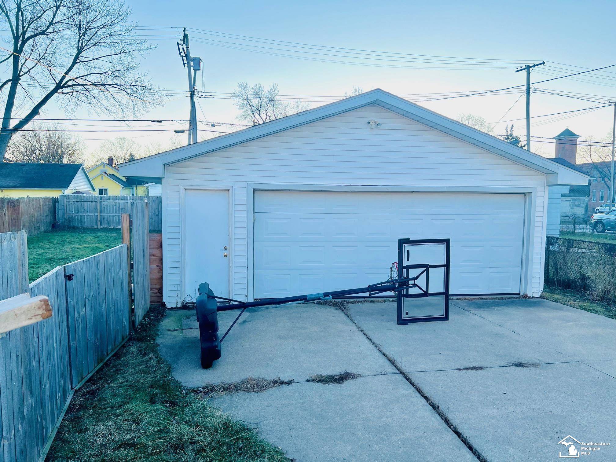 Monroe, MI 48161,711 W 5th ST