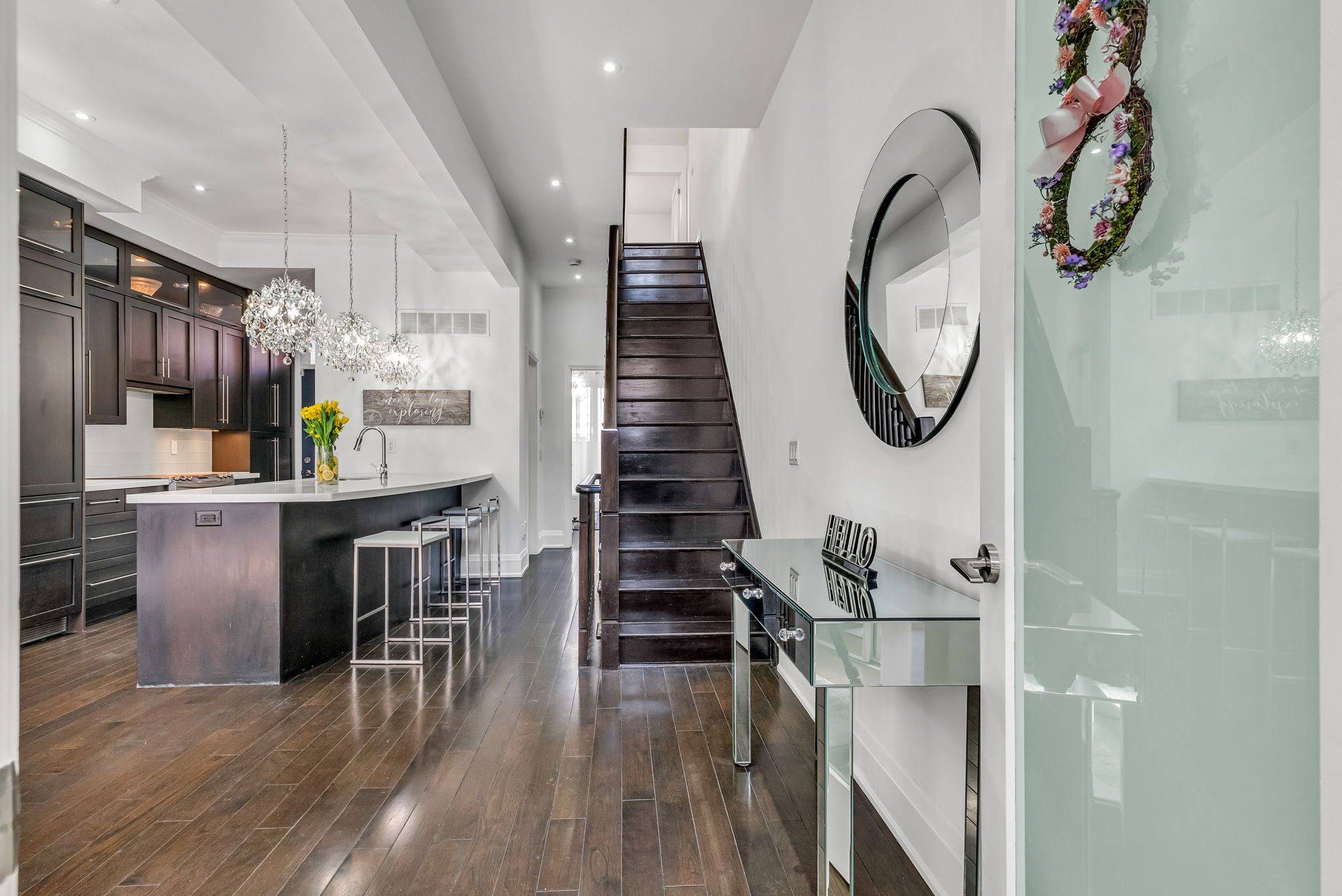 Toronto C01, ON M6J 3H1,285 Lisgar ST