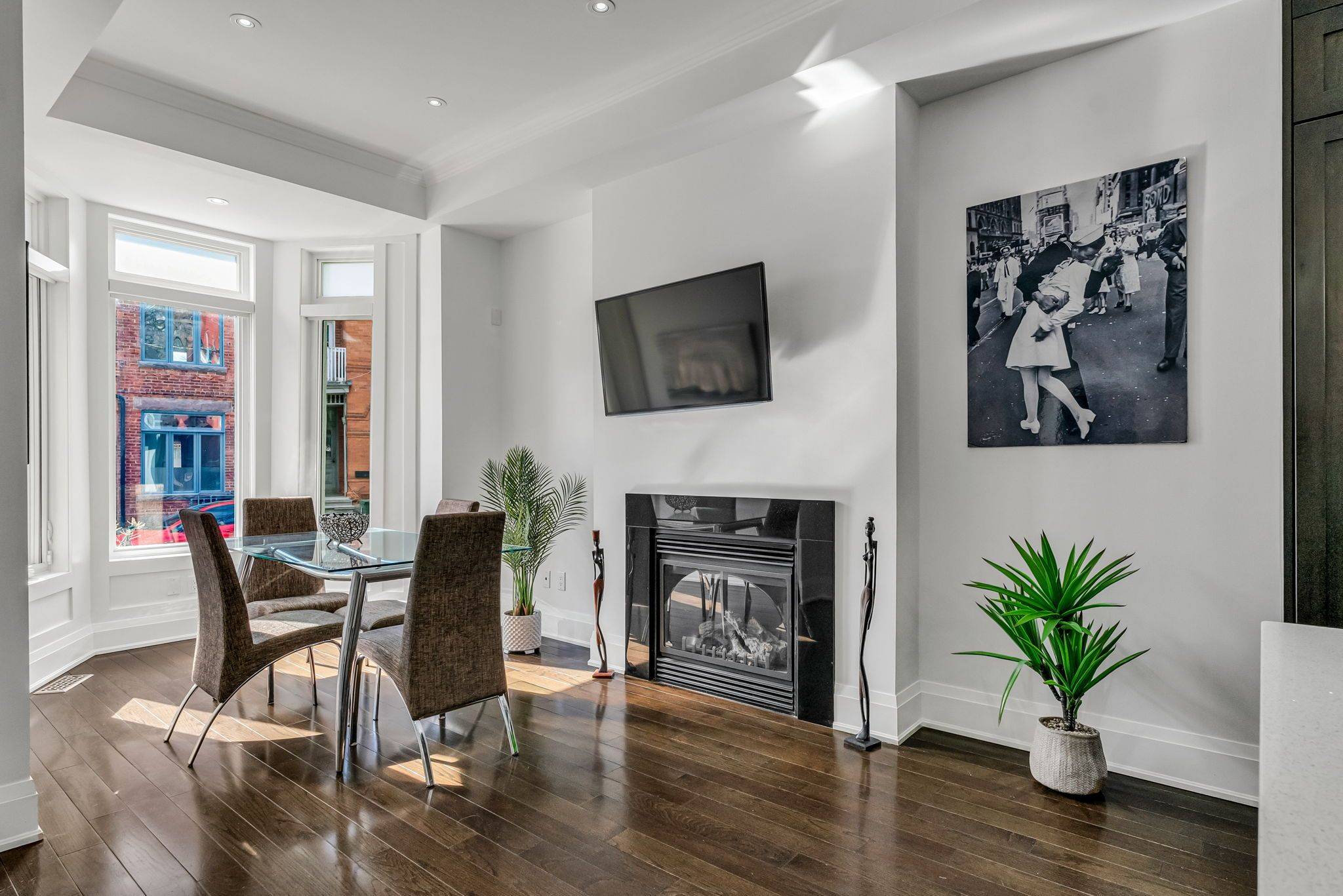 Toronto C01, ON M6J 3H1,285 Lisgar ST