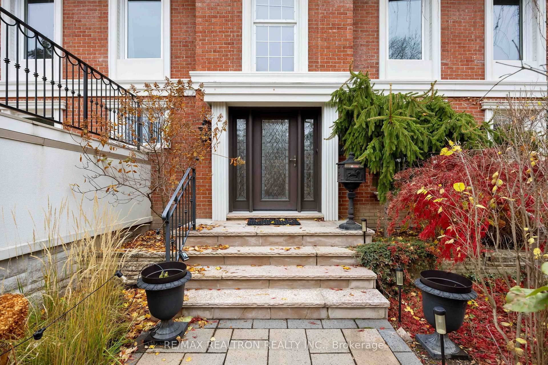 Toronto C12, ON M4N 2G1,12 Donwoods DR