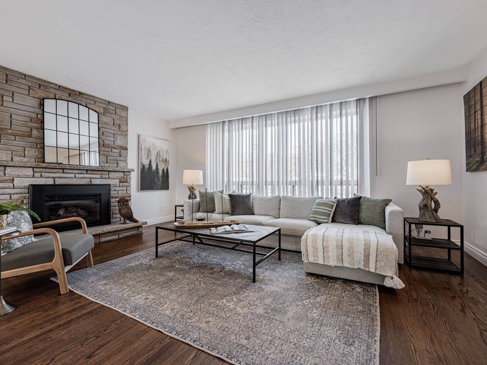 Toronto E10, ON M1E 3M1,36 Ravenview DR