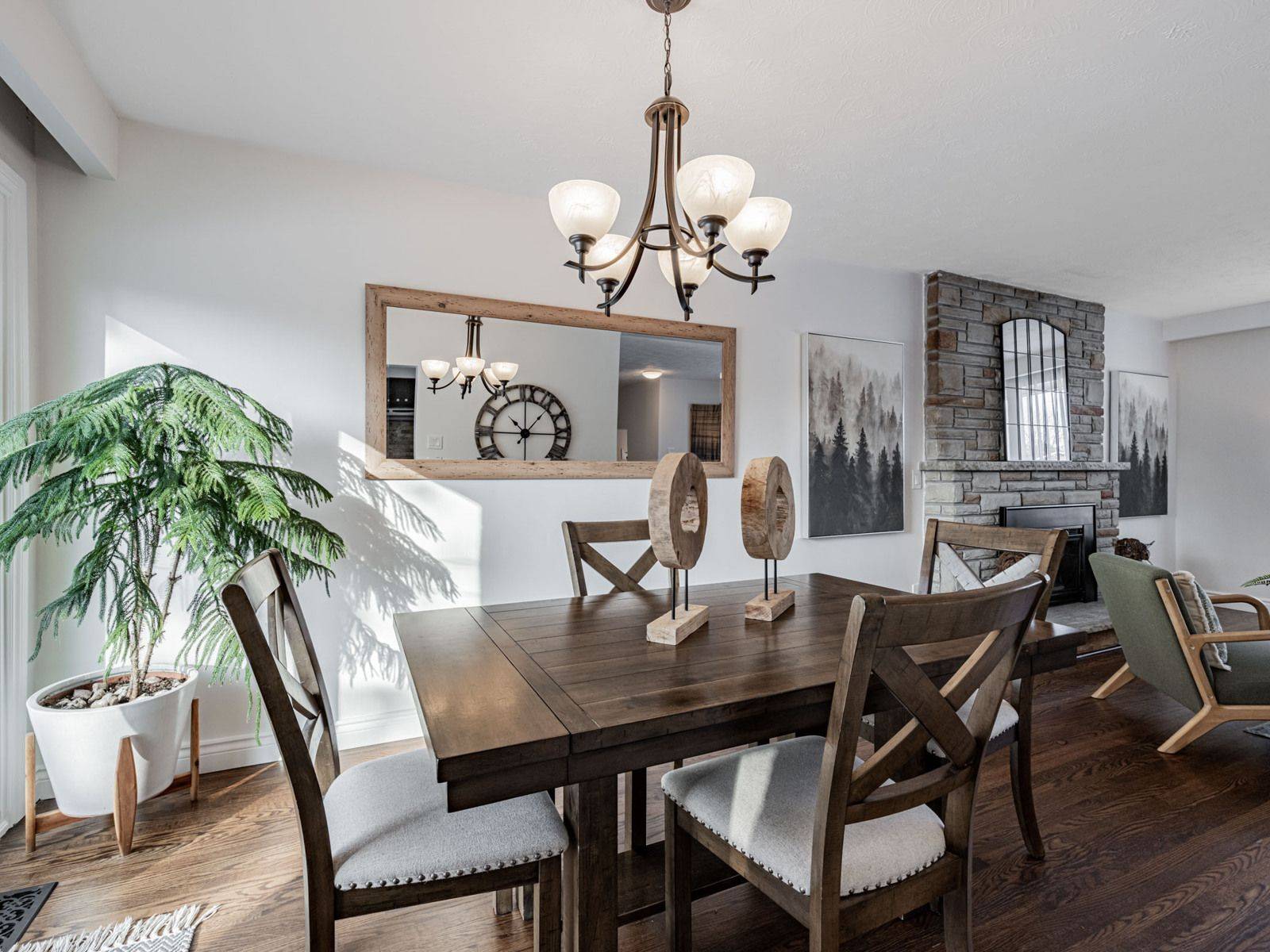 Toronto E10, ON M1E 3M1,36 Ravenview DR