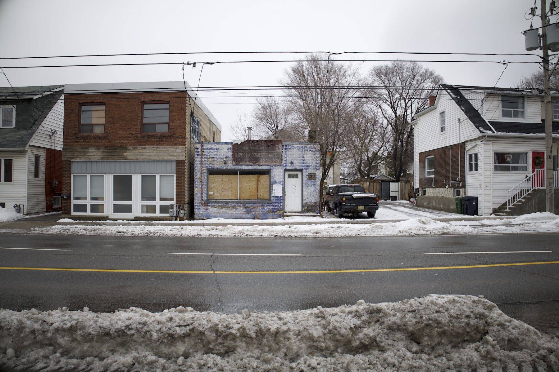 Toronto E03, ON M4C 4E1,1211 Woodbine AVE