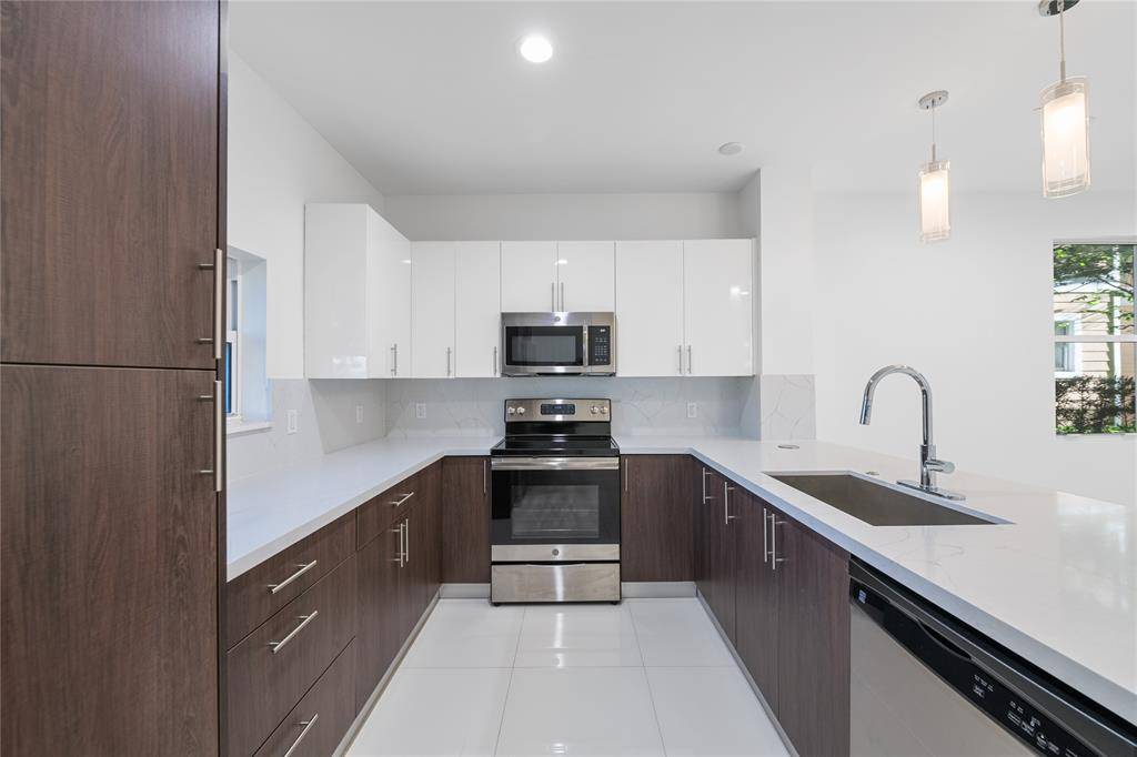 Fort Lauderdale, FL 33315,324 SW 14th Ct #324