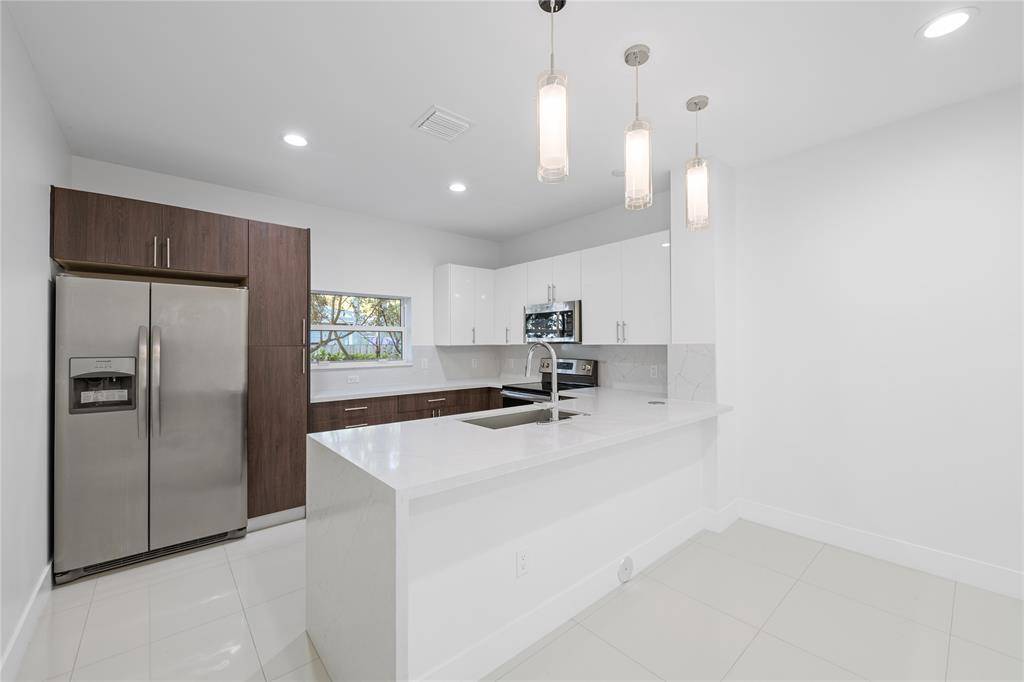 Fort Lauderdale, FL 33315,324 SW 14th Ct #324