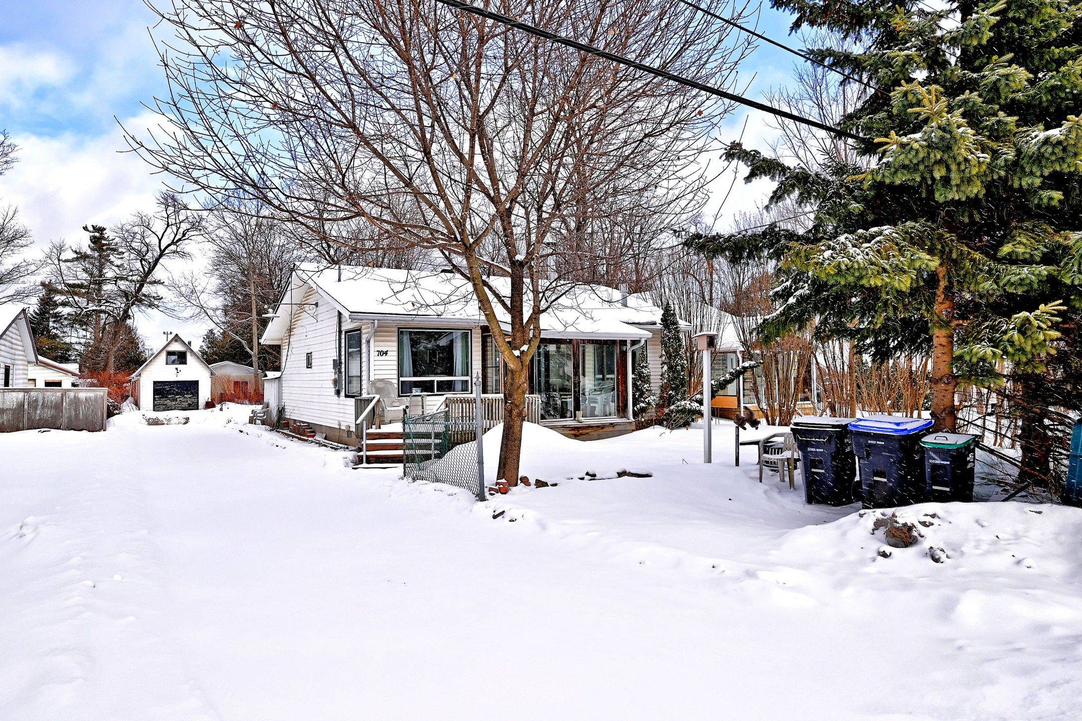 Innisfil, ON L9S 1Z3,704 Hastings AVE