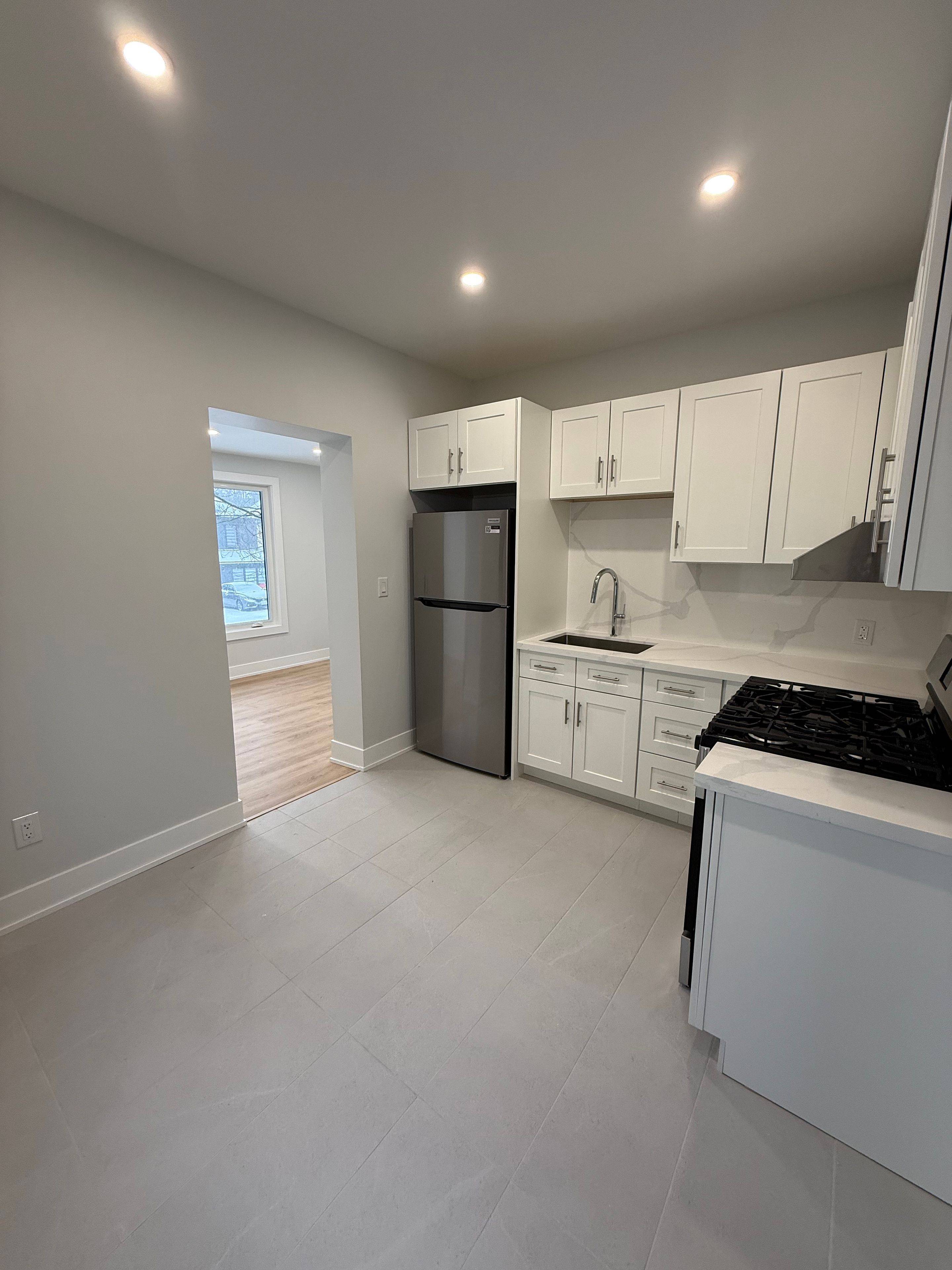 Aurora, ON L4G 1S1,88 Spruce ST #1