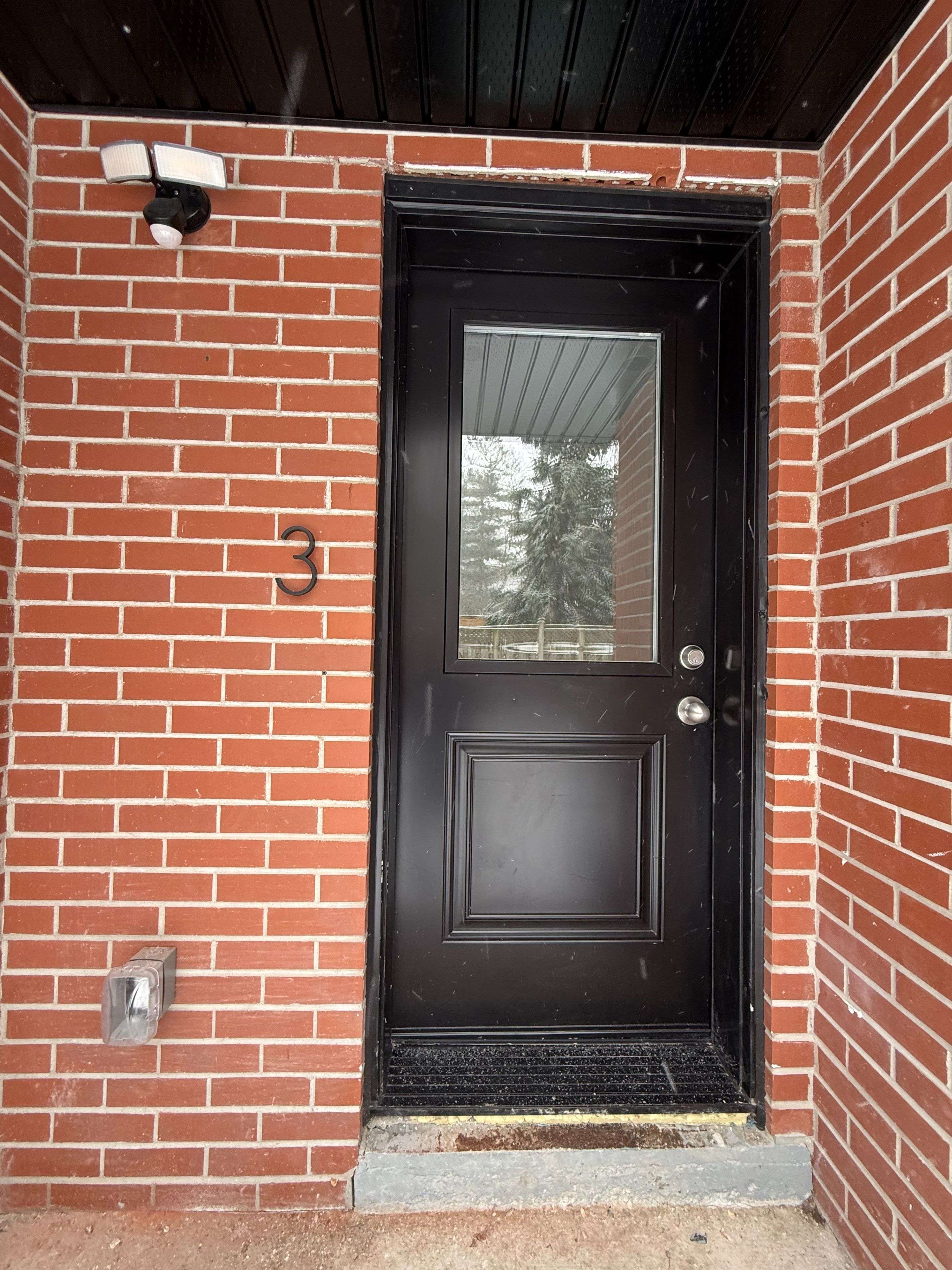 Aurora, ON L4G 1S1,88 Spruce ST #3/4