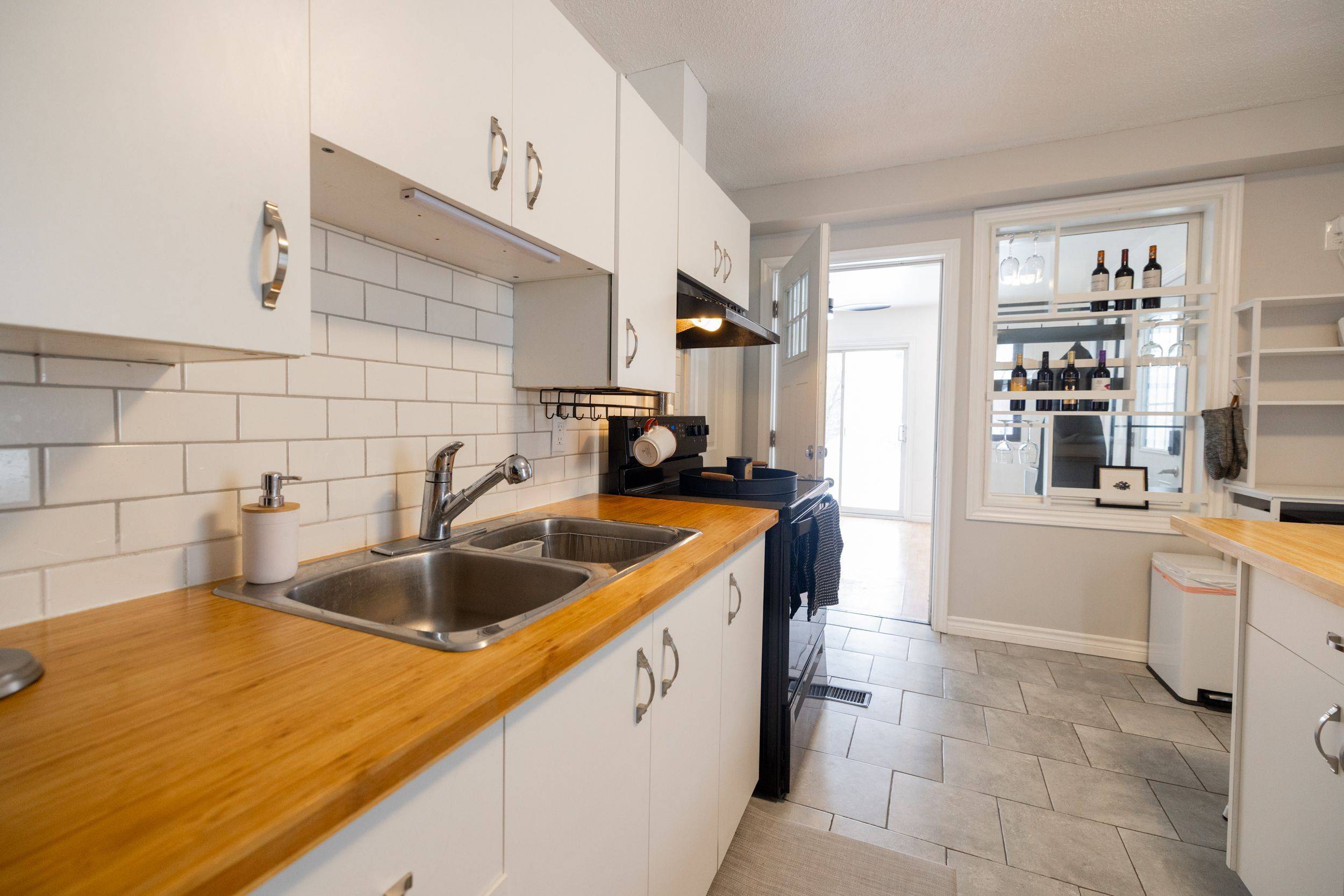 Orillia, ON L3V 4K3,319 Gill ST