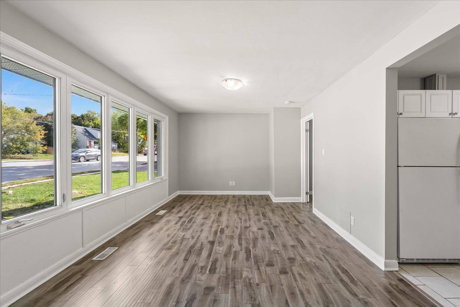 Barrie, ON L4M 3Z4,188 St Vincent ST #MAIN