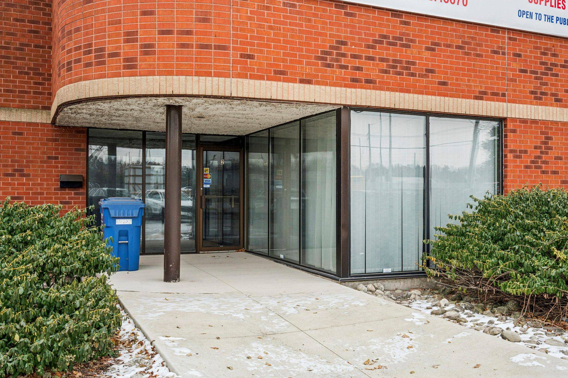 Oakville, ON L6L 5T7,1200 South Service RD W #2