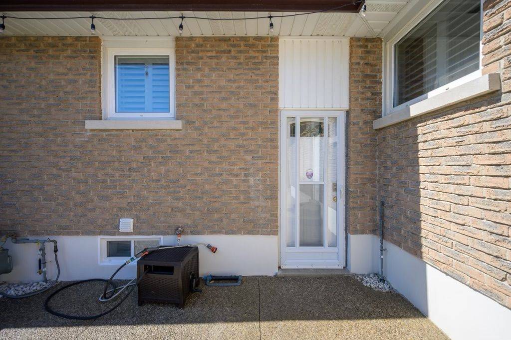 Oakville, ON L6L 5E9,2444 WOBURN CRES
