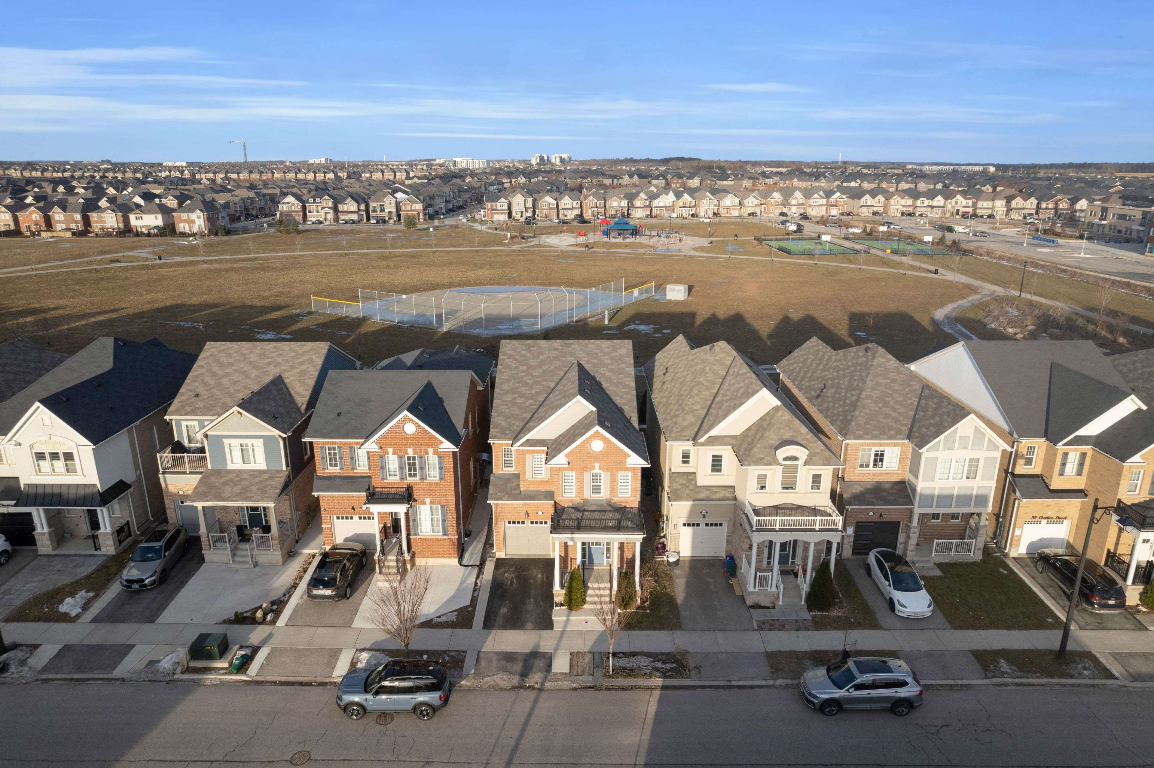 Milton, ON L9E 1G7,1395 Chretien ST