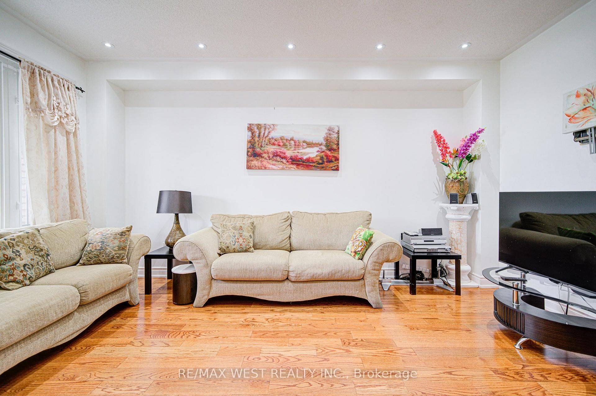 Brampton, ON L7A 3S2,12 Eaglefield Gate