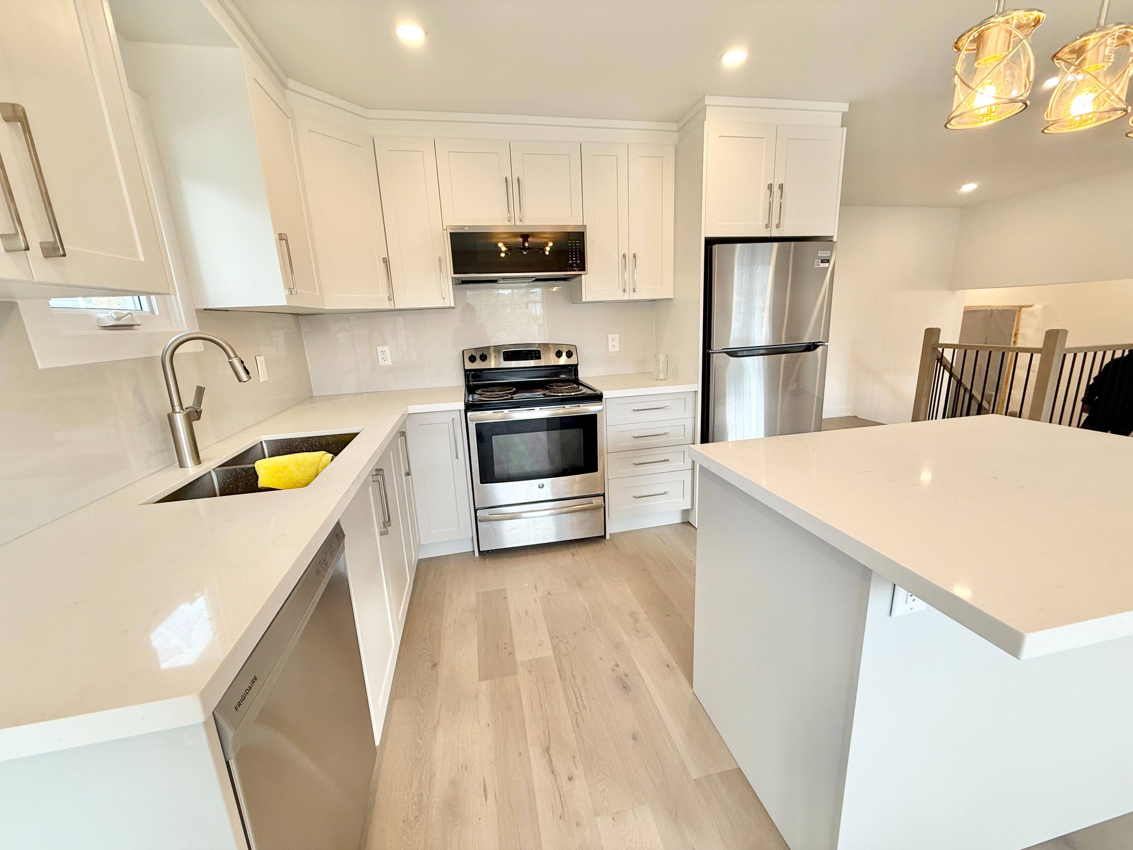 Cambridge, ON N3C 2X6,87 Scott RD #1