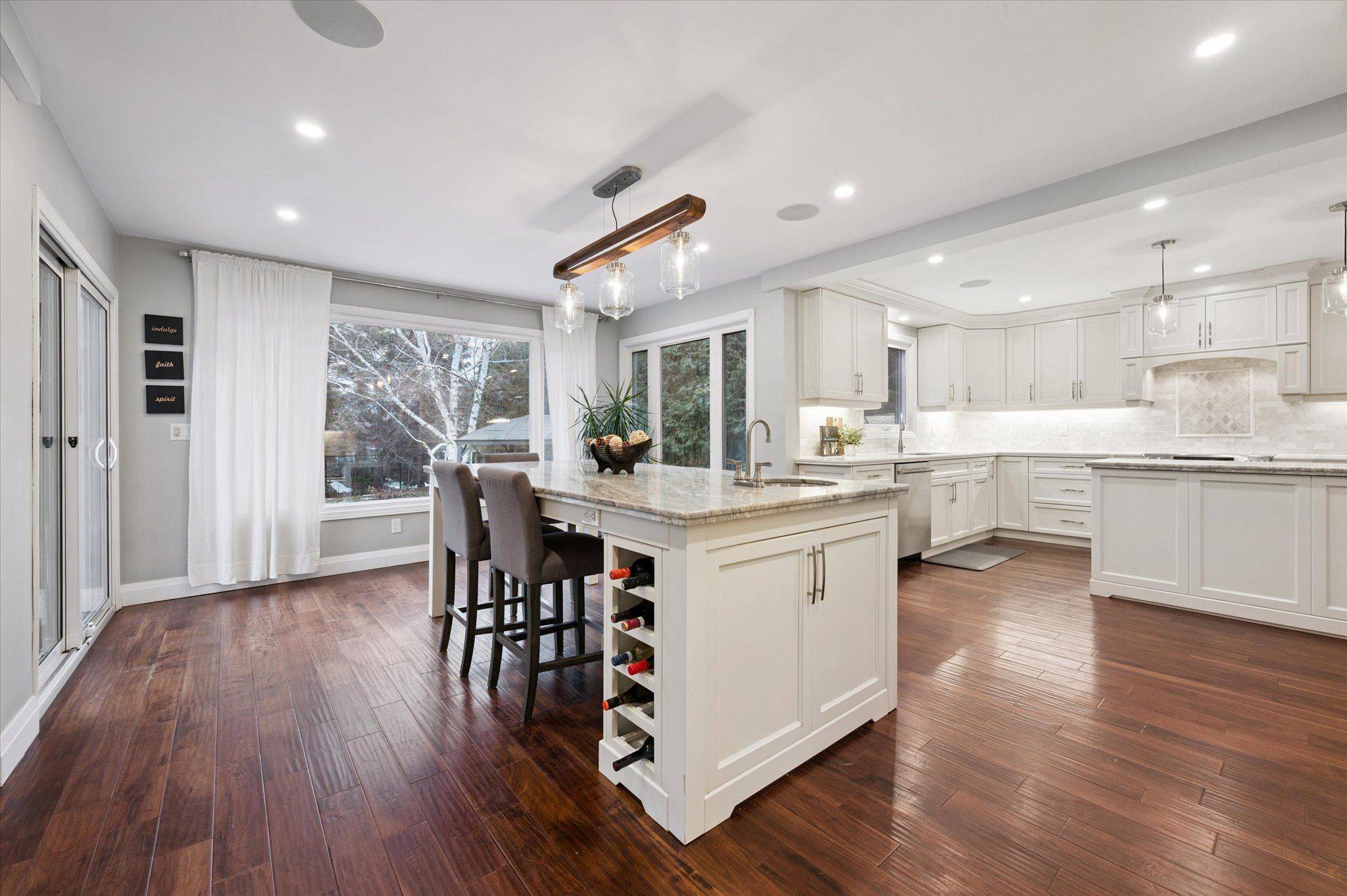 Guelph, ON N1G 3H3,60 Hands DR