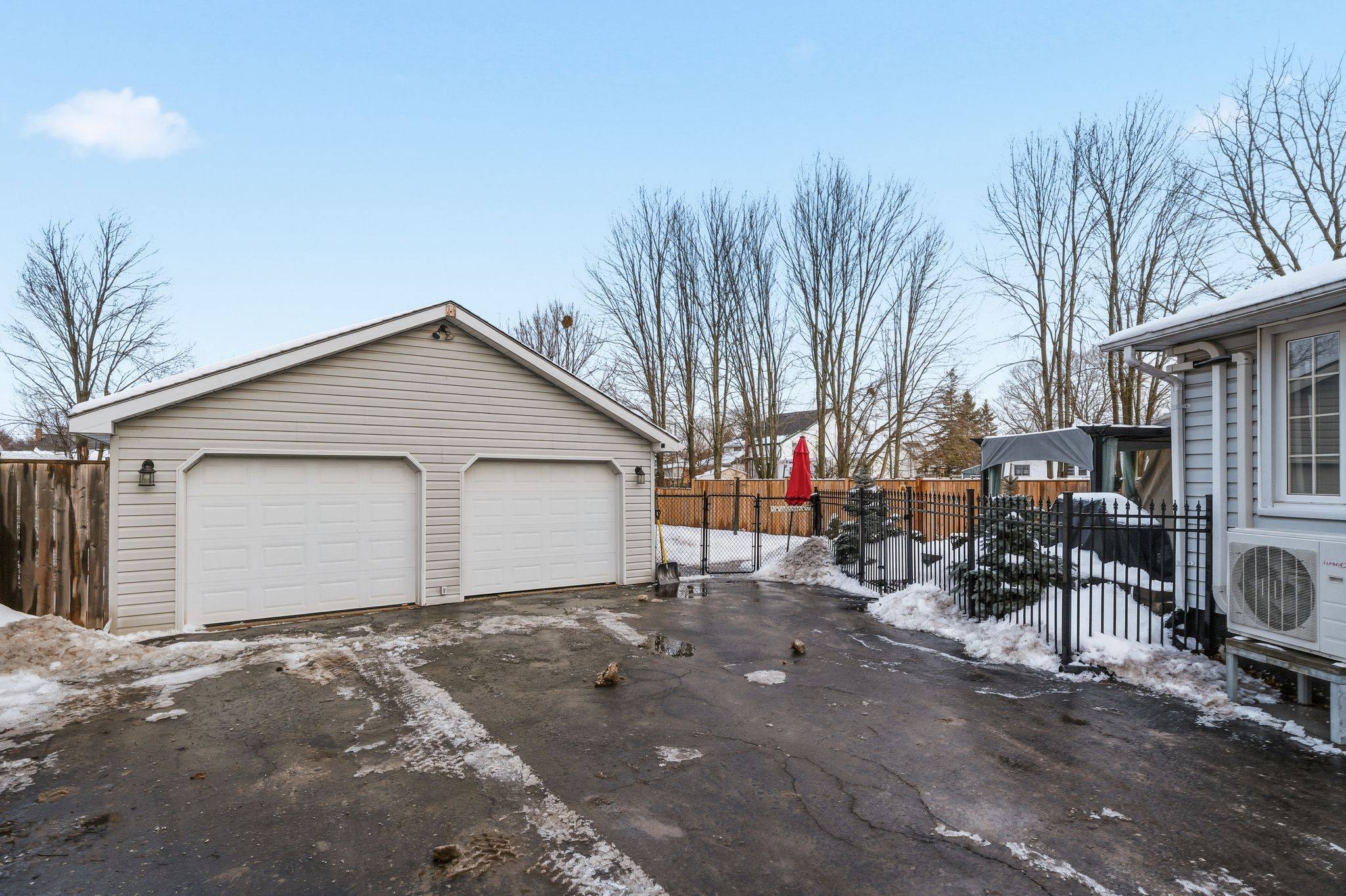 Belleville, ON K8P 1P7,16 Benjamin ST