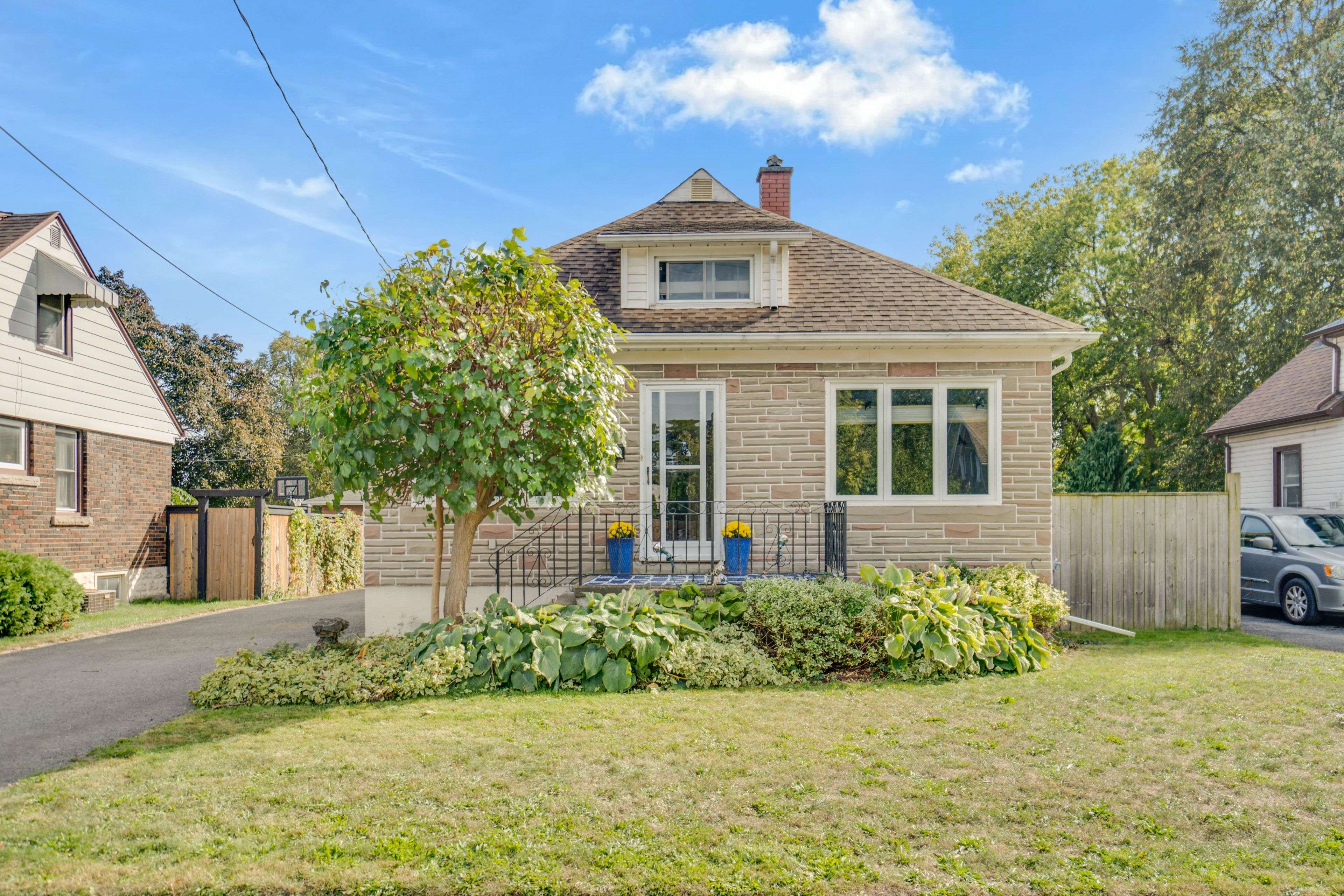 Niagara Falls, ON L2E 5Z2,6440 Crawford ST