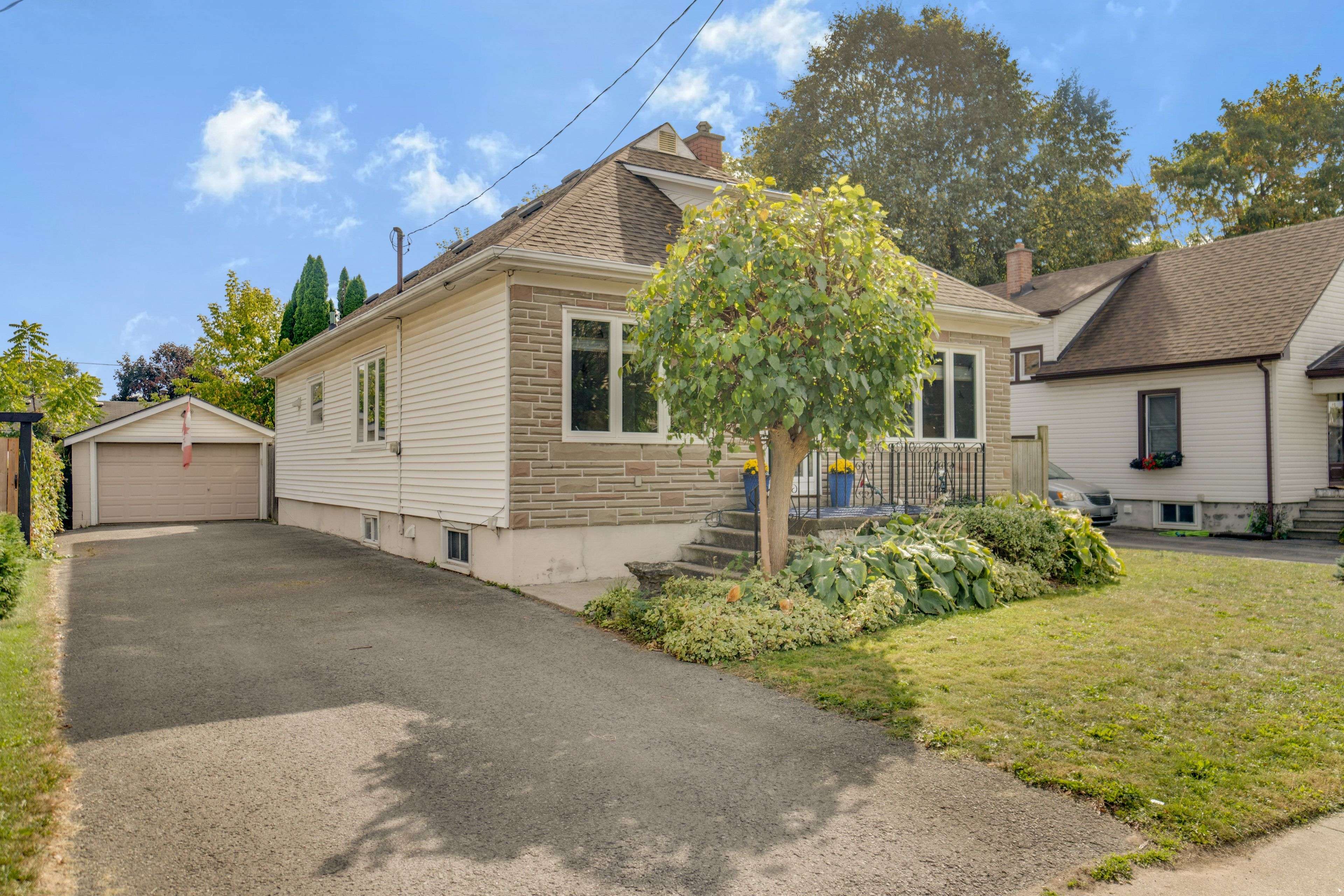 Niagara Falls, ON L2E 5Z2,6440 Crawford ST