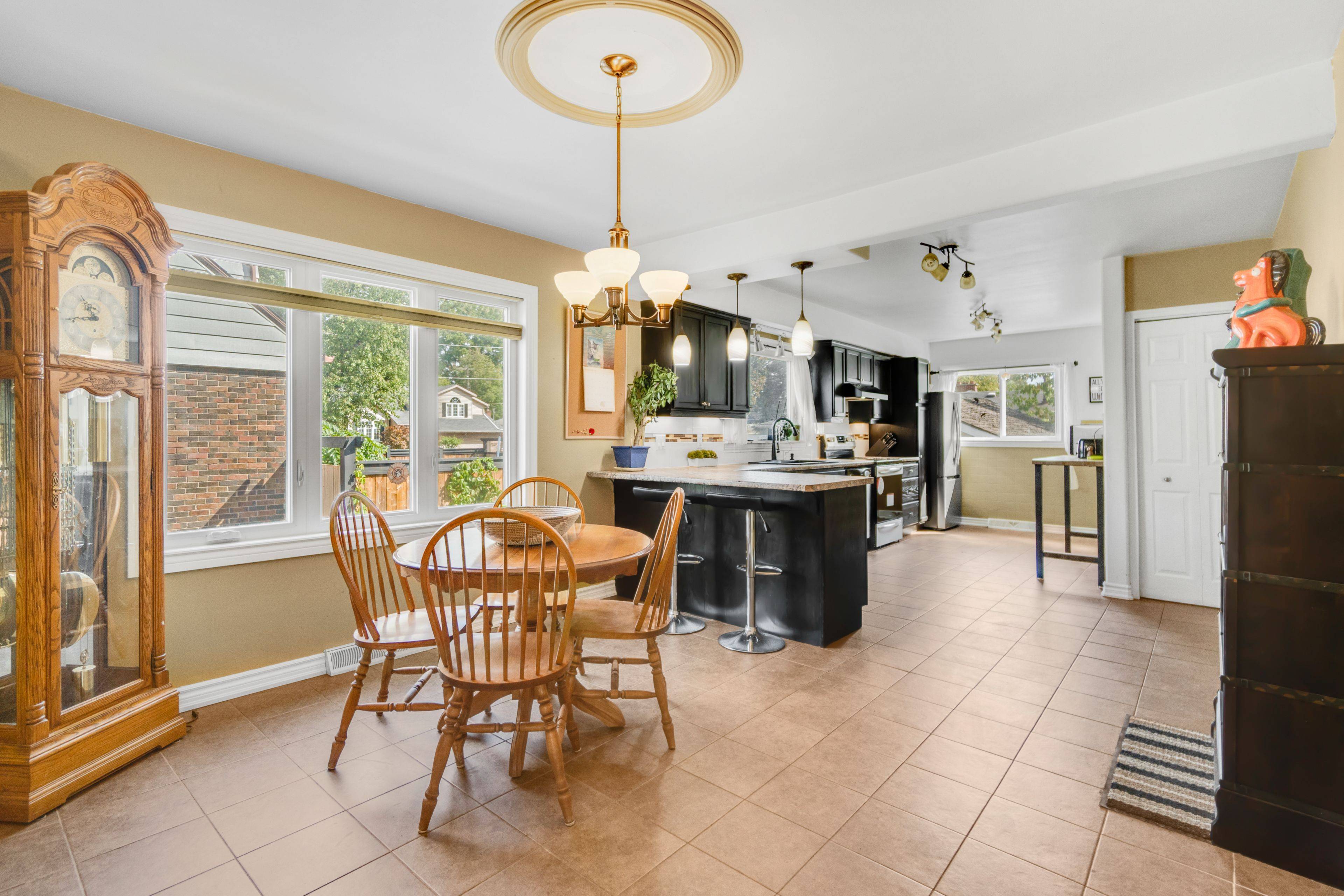 Niagara Falls, ON L2E 5Z2,6440 Crawford ST