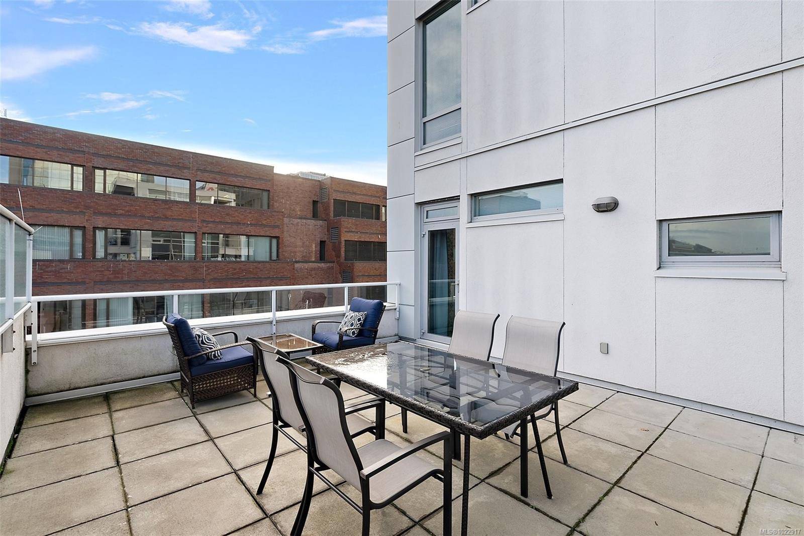 Victoria, BC V8W 3E9,732 Broughton St #404