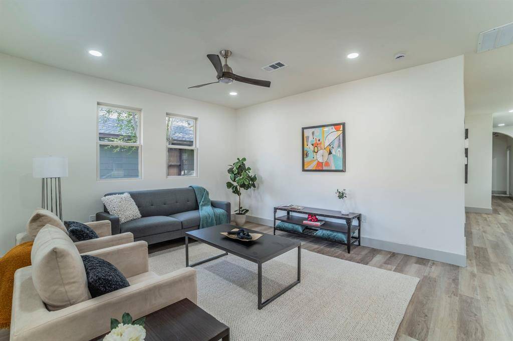 Dallas, TX 75214,5914 Victor Street