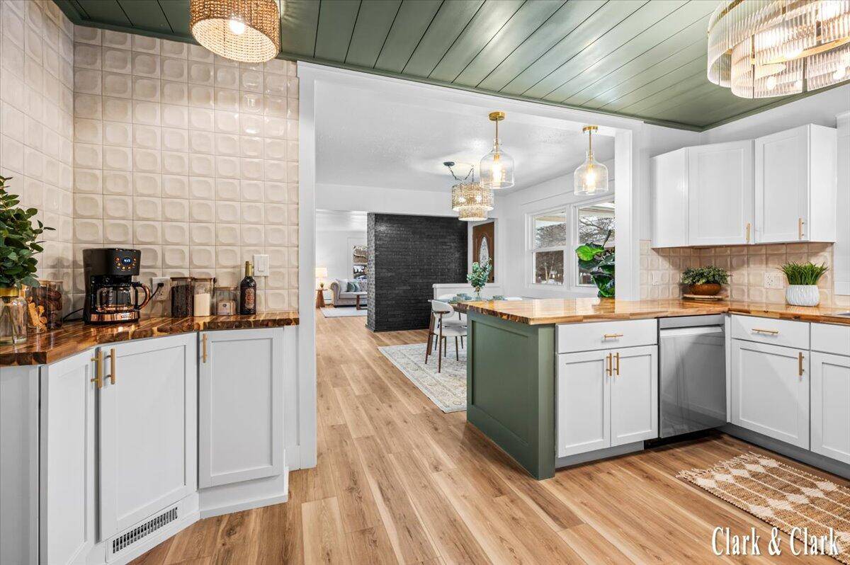 Grand Rapids, MI 49505,700 Aberdeen ST NE